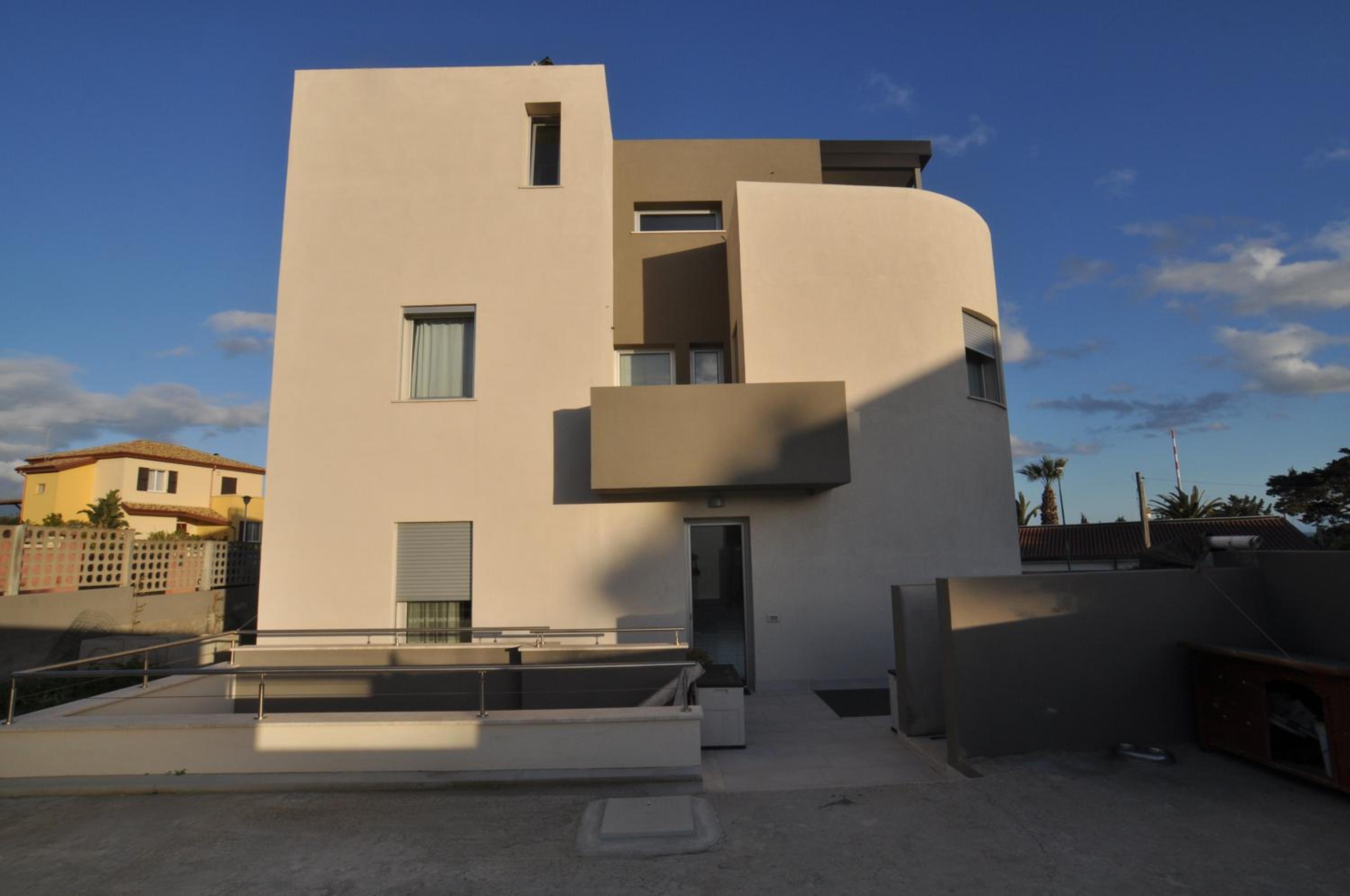 Art House Quartu - Margine Rosso