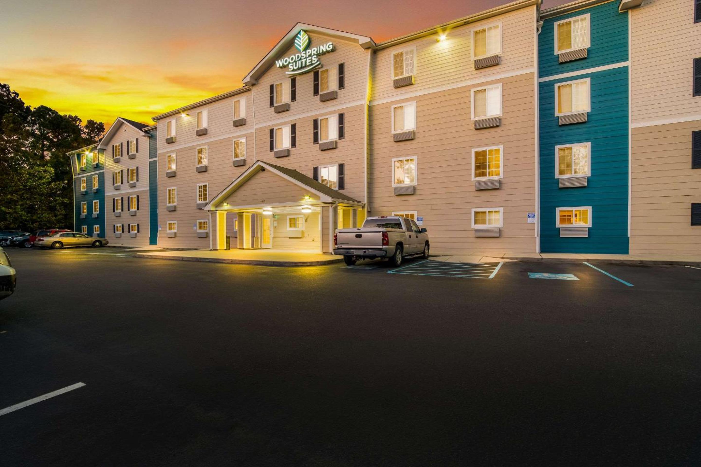 WoodSpring Suites | North Charleston Airport I-526
