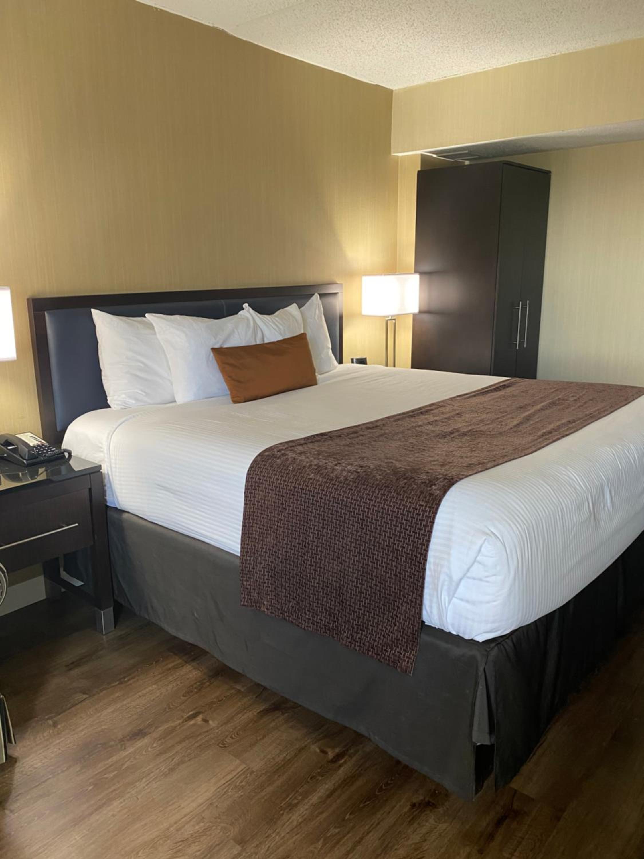 Springfield Vacations - Wingate by Wyndham Springfield - Property Image 2