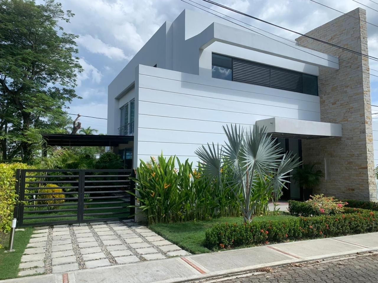 Casa Campestre en Condominio Lagos Del Peñon