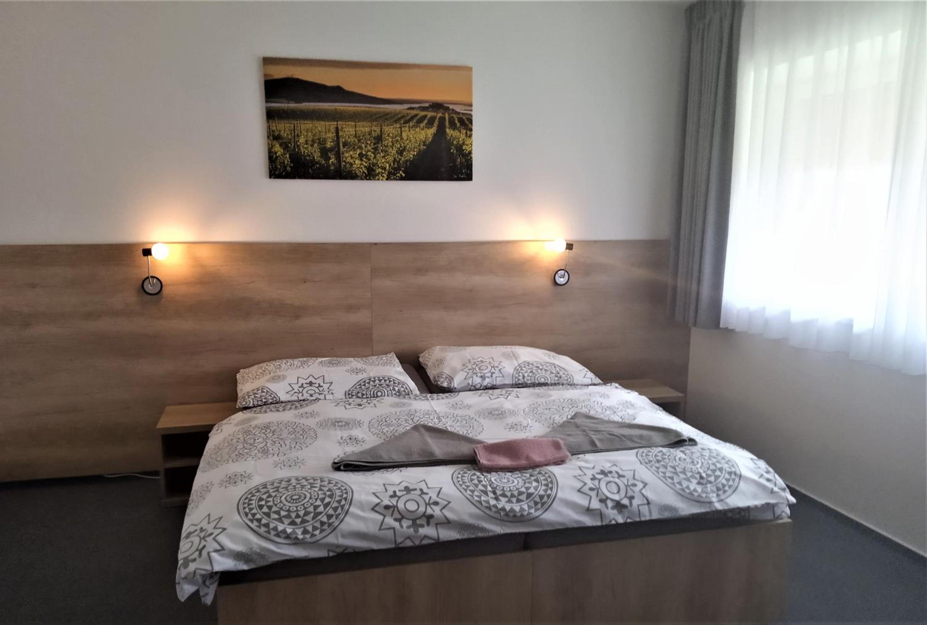 Penzion Kometa - rodinný pobyt u Novomlýnských jezer s komfortem, restaurací a dětskou zónou