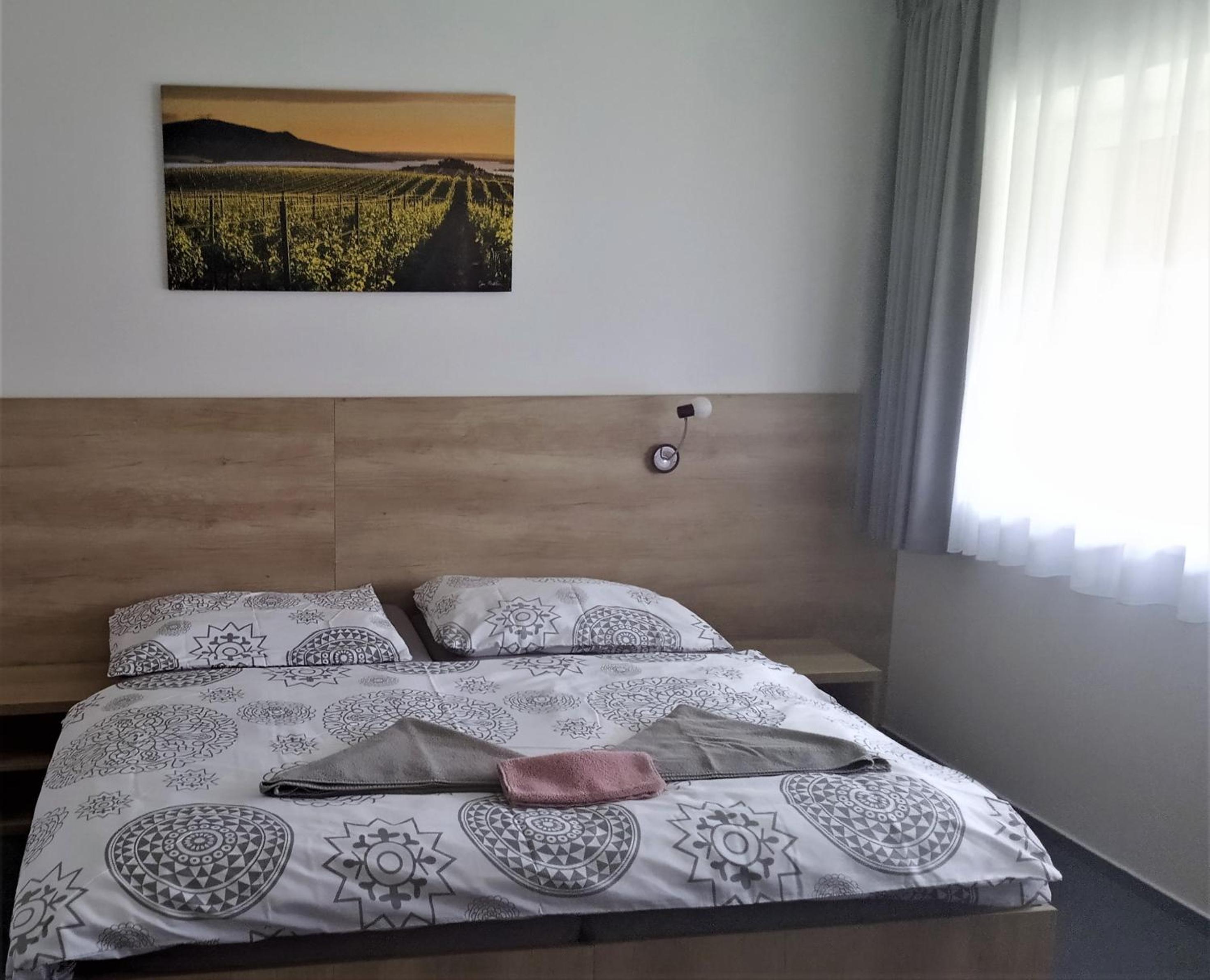 Penzion Kometa - rodinný pobyt u Novomlýnských jezer s komfortem, restaurací a dětskou zónou