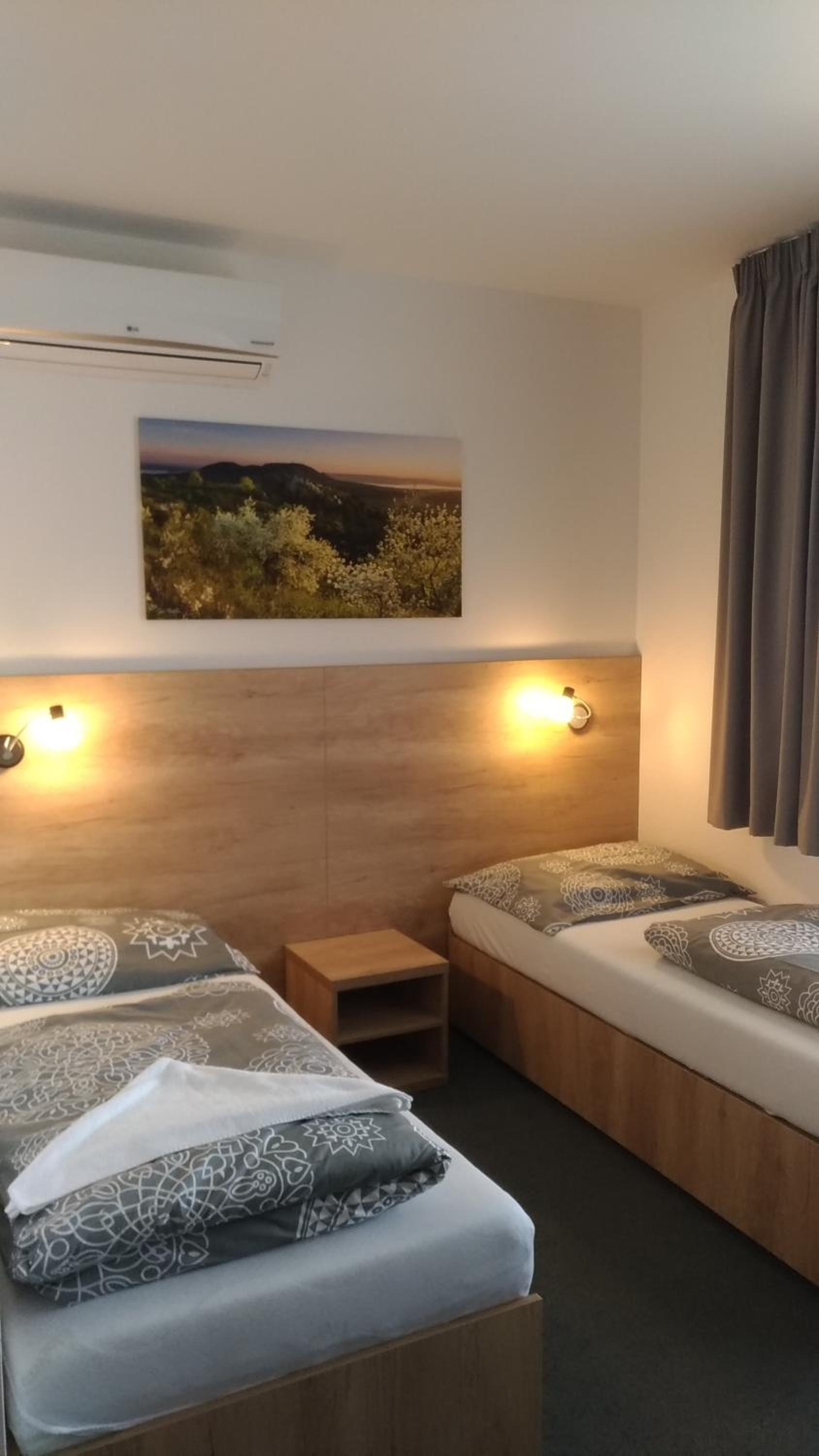 Penzion Kometa - rodinný pobyt u Novomlýnských jezer s komfortem, restaurací a dětskou zónou