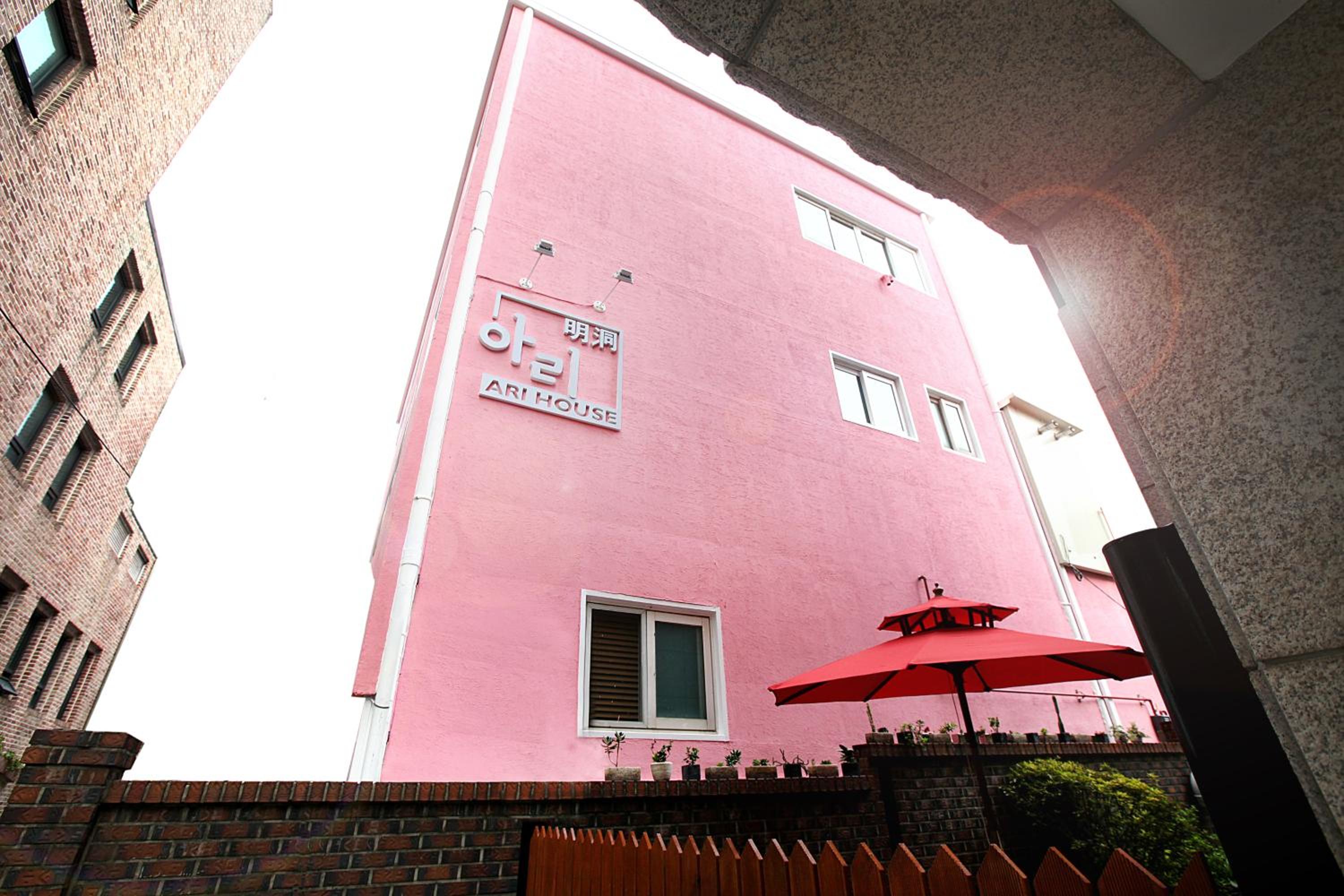 Ari House