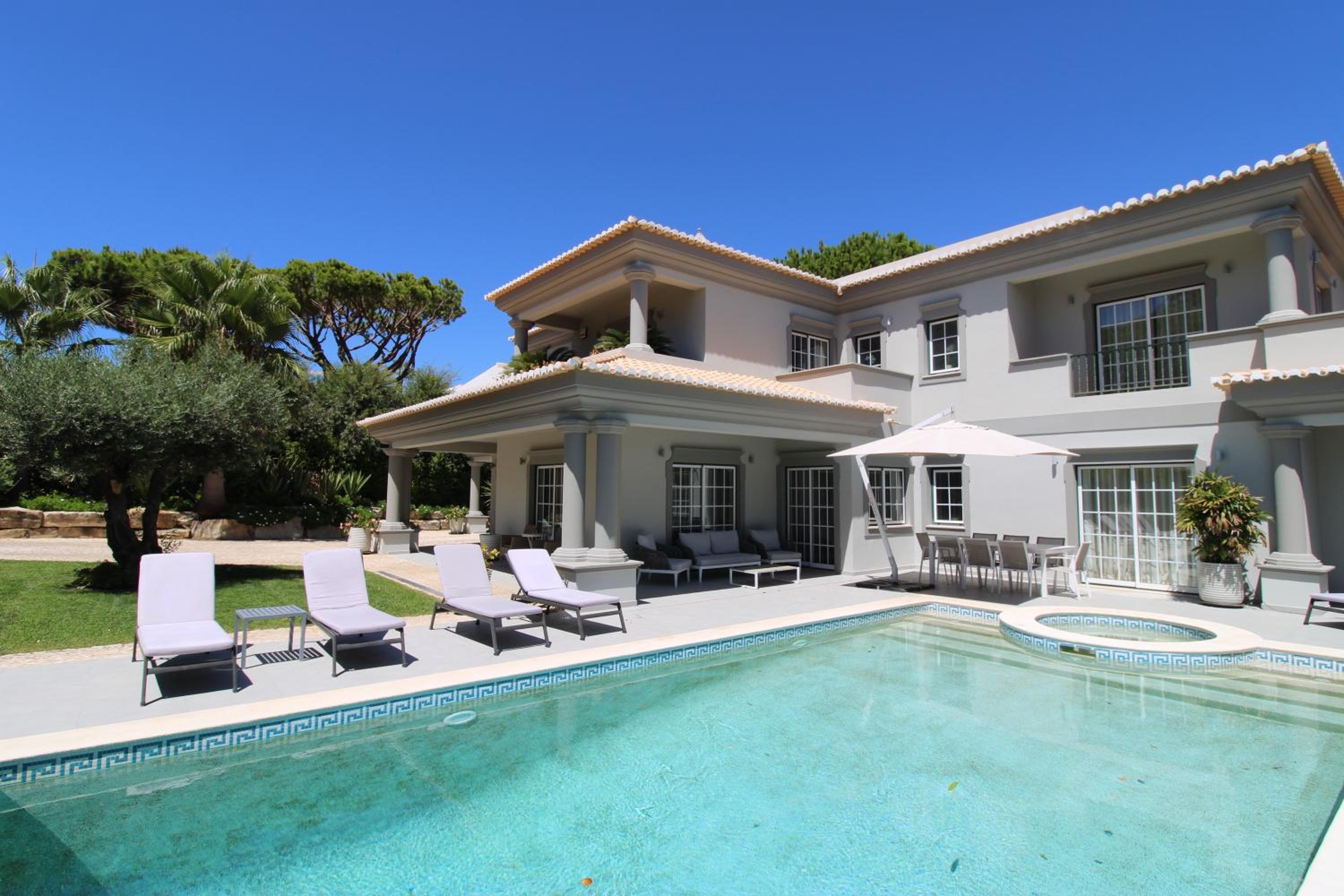 Charming Exceptional Golf Villa in Algarve