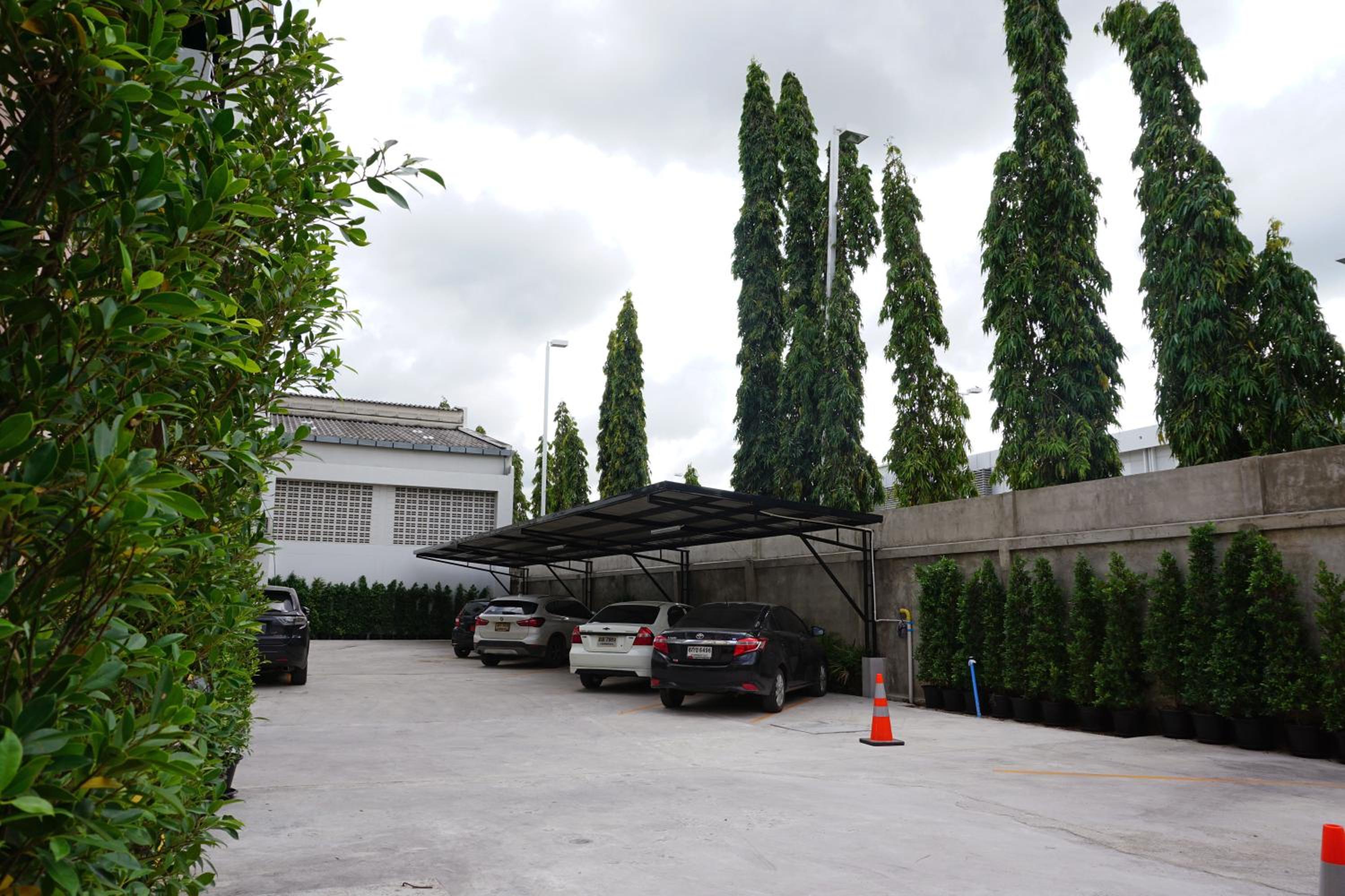 B-Black Hotel Chonburi