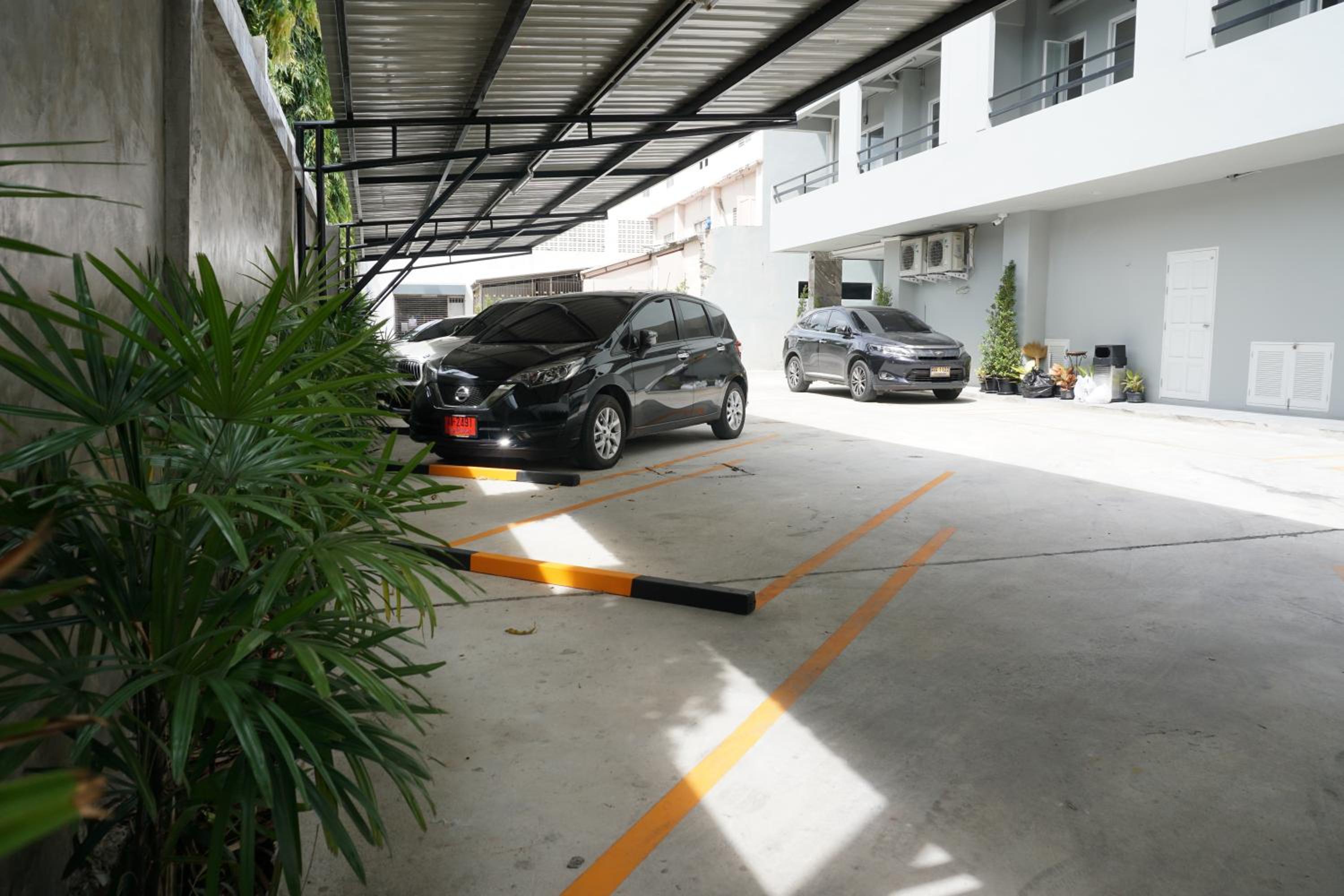 B-Black Hotel Chonburi