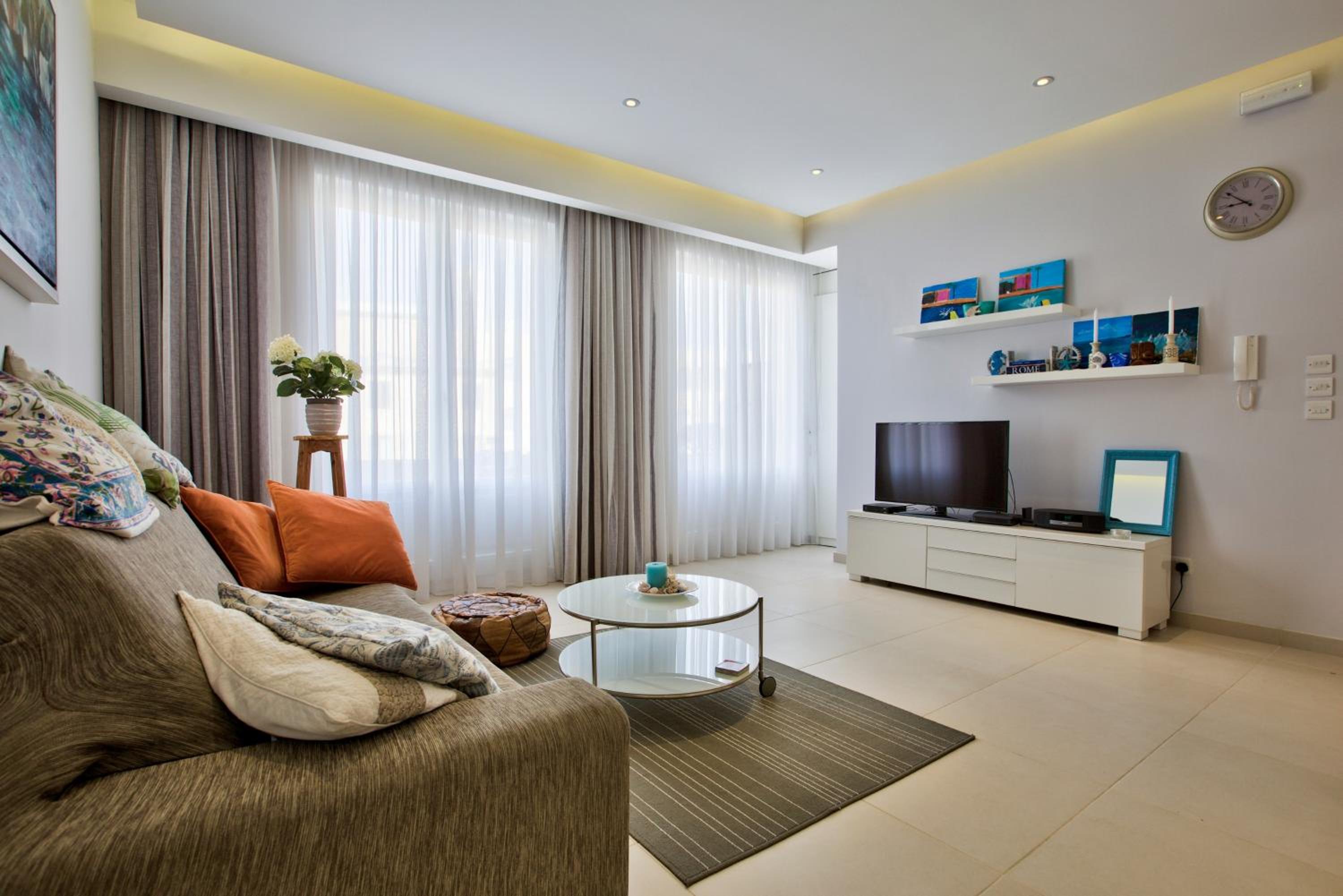 Stunning Sliema 2 Bed Apt Meters Away From Beach view 3