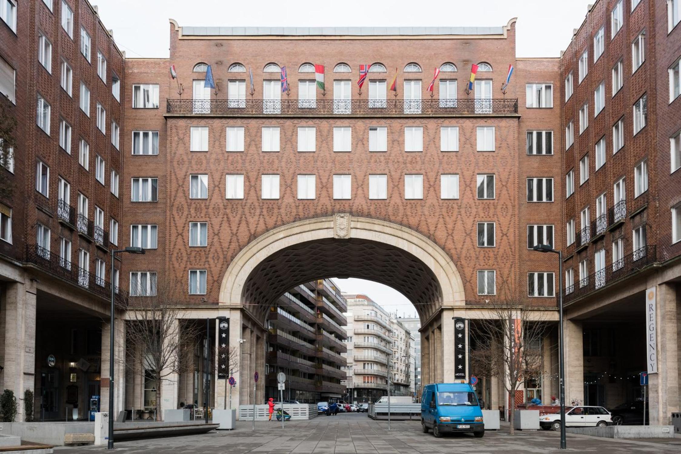 Smart, Stylish Apartment In The Heart Of Budapest view 4
