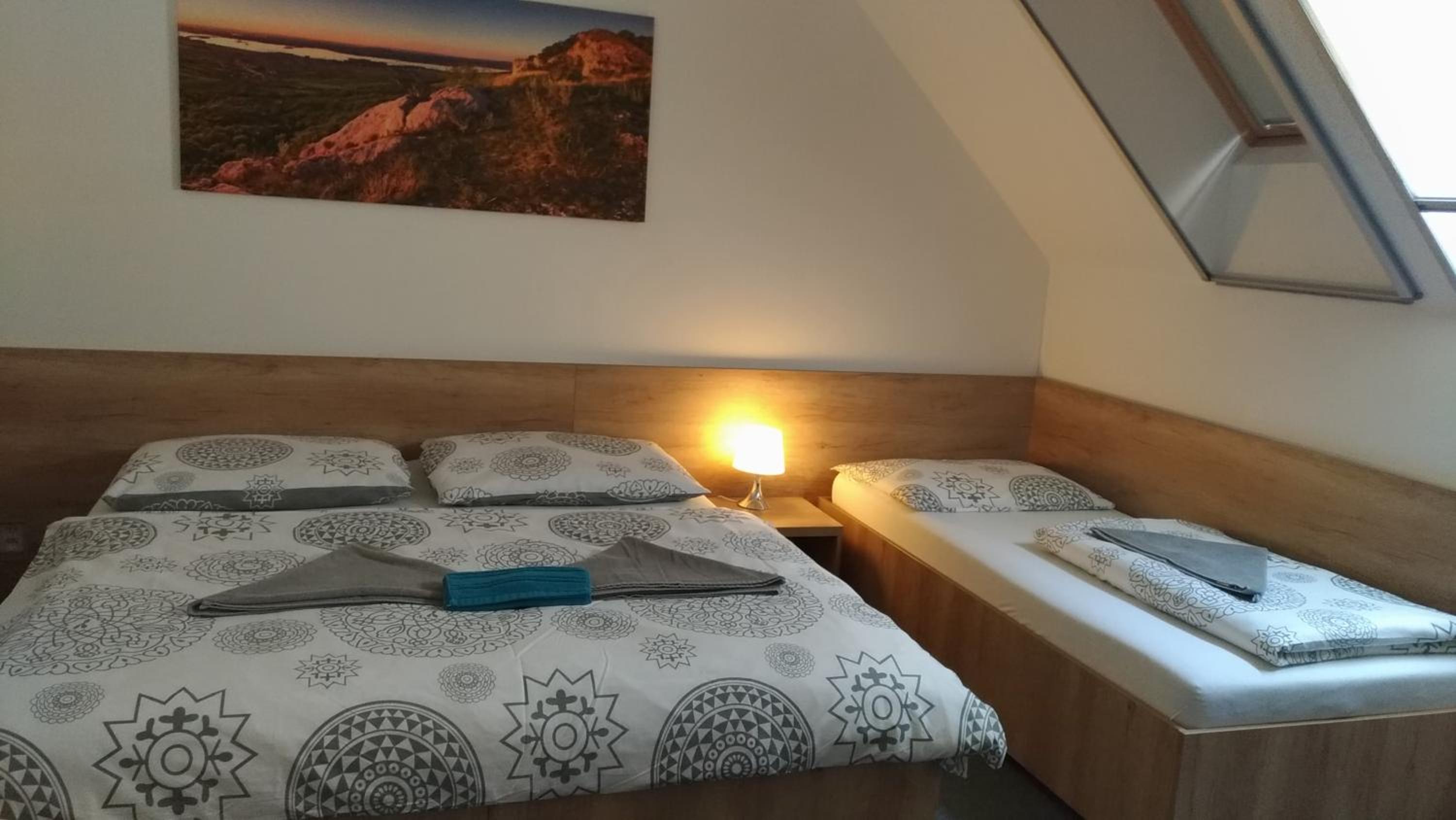 Penzion Kometa - rodinný pobyt u Novomlýnských jezer s komfortem, restaurací a dětskou zónou