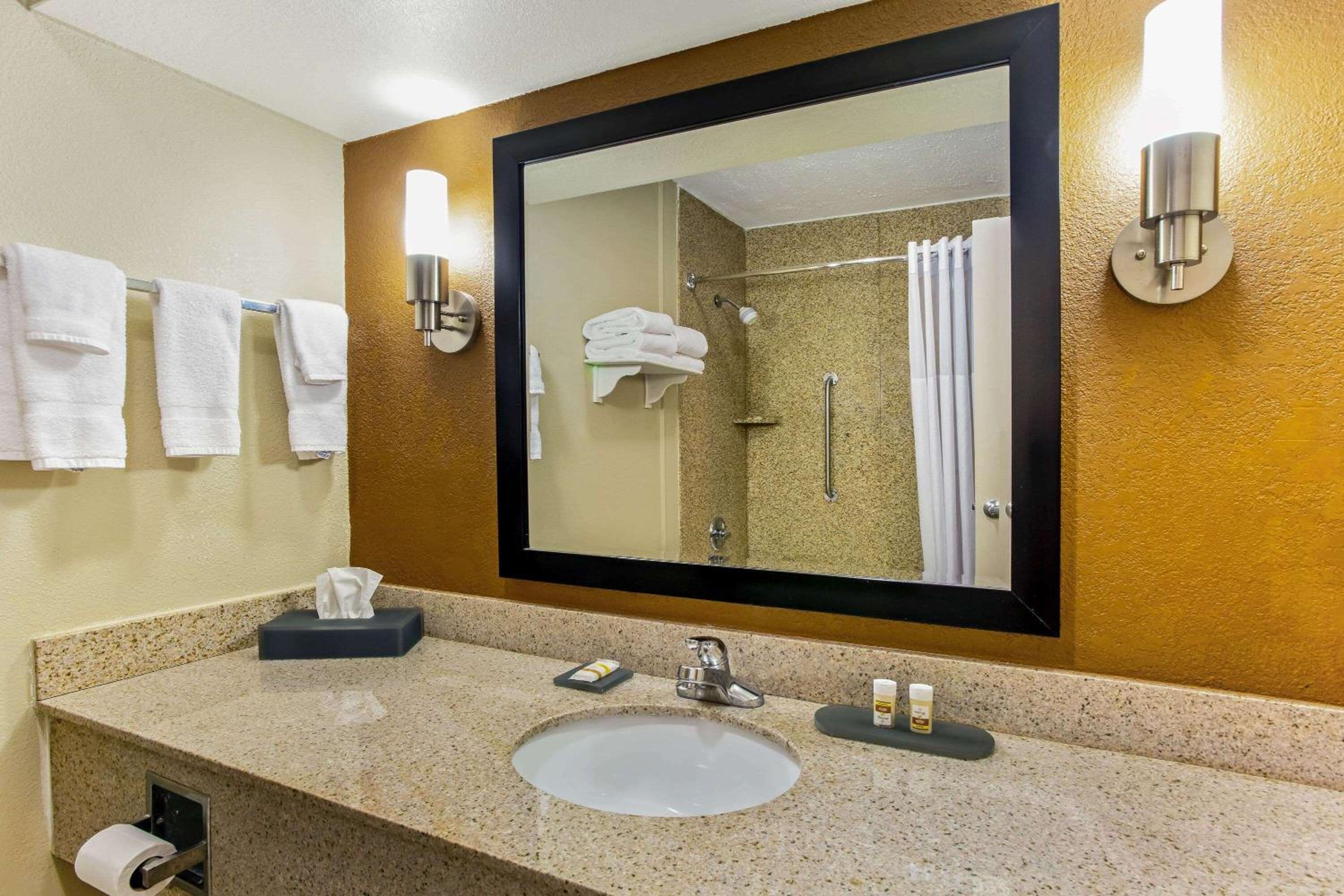 Wytheville Vacations - La Quinta by Wyndham Wytheville - Property Image 12