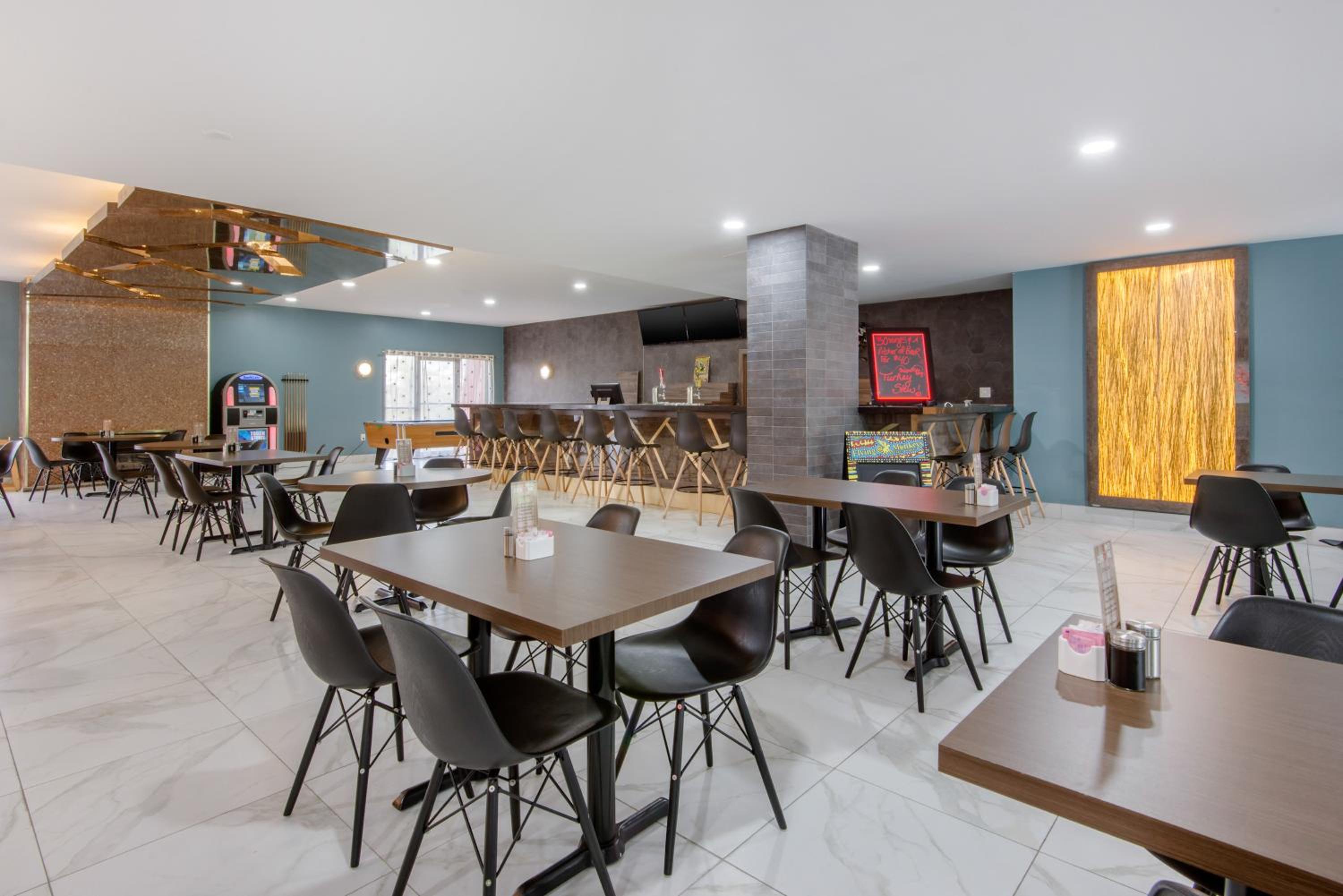 Orillia Vacations - Quality Inn  Conference Centre - Property Image 2