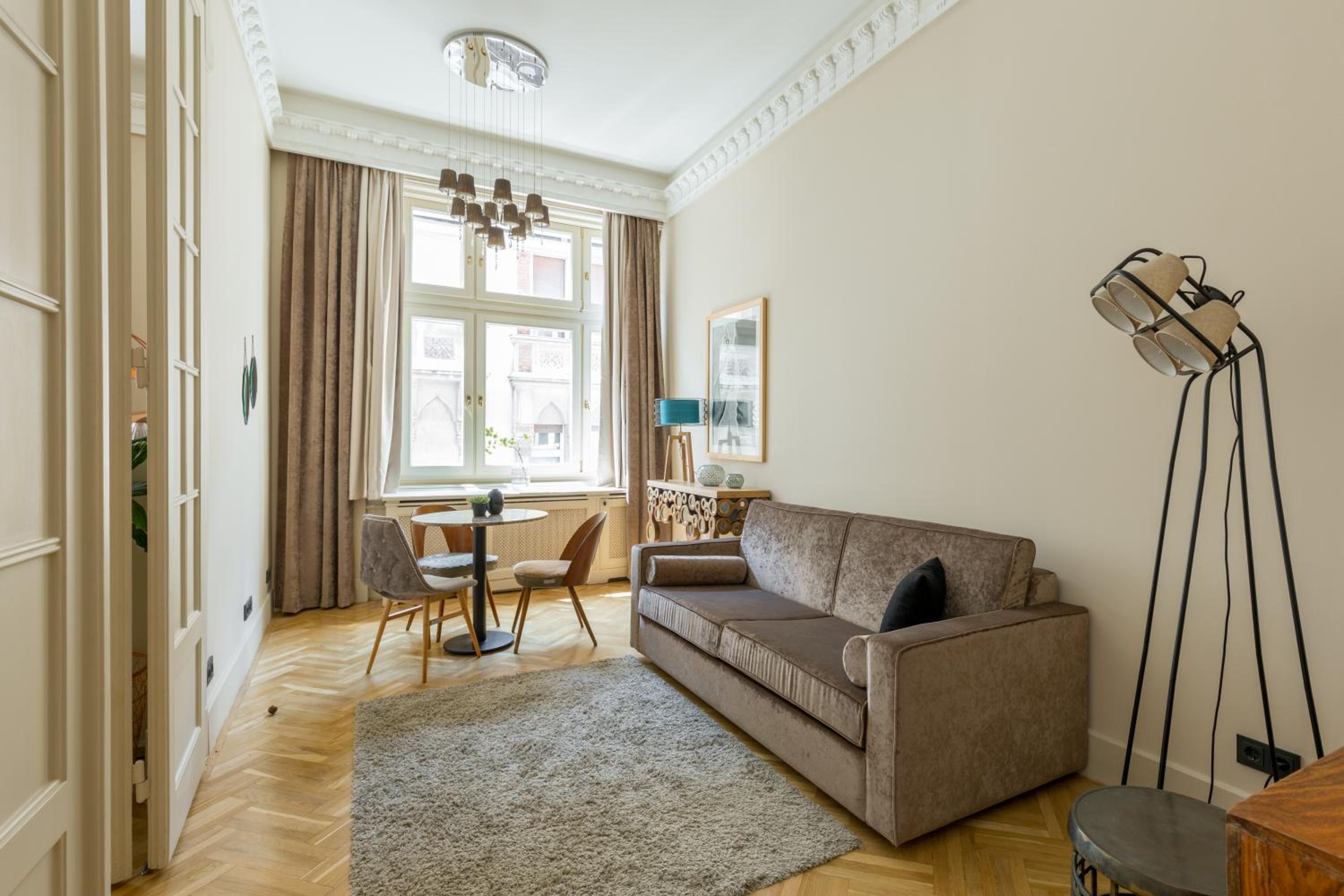 Danube Dream Home In The Absolute Center view 3