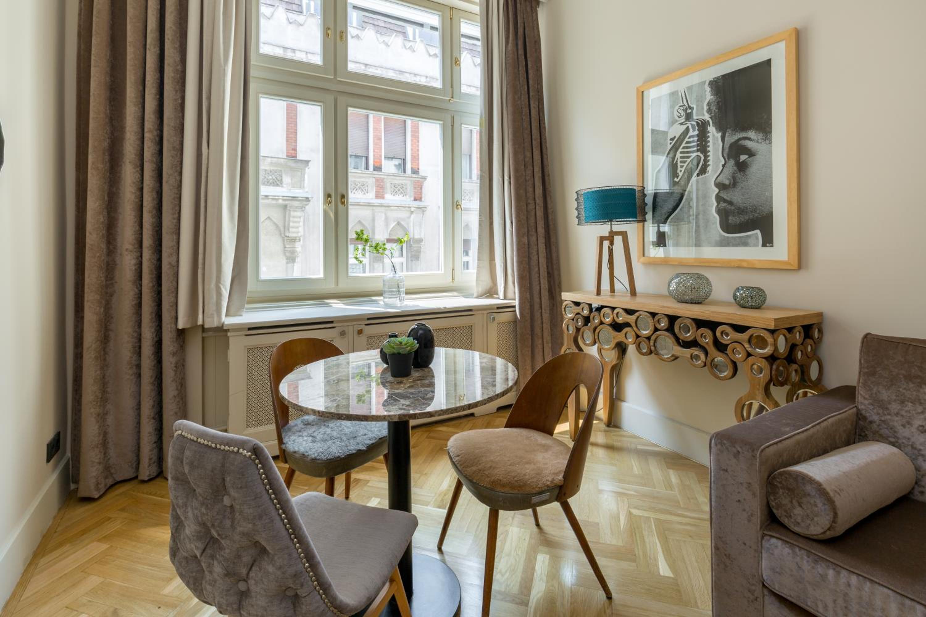 Danube Dream Home In The Absolute Center view 4