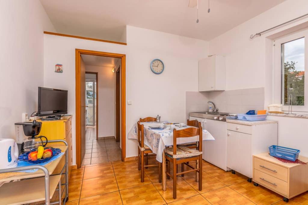 Apartment Kamenar 3 view 4