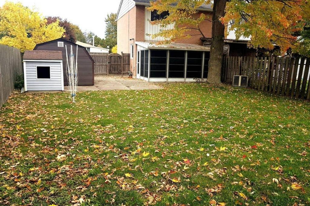 Sarnia's Hidden Gem - 3 BR/2 BA by College/Hwy/Arena