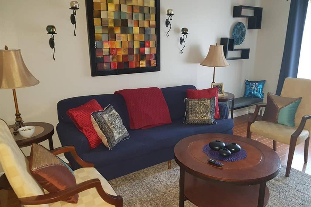 Sarnia's Hidden Gem - 3 BR/2 BA by College/Hwy/Arena
