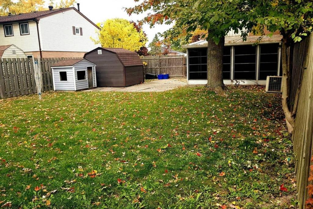 Sarnia's Hidden Gem - 3 BR/2 BA by College/Hwy/Arena