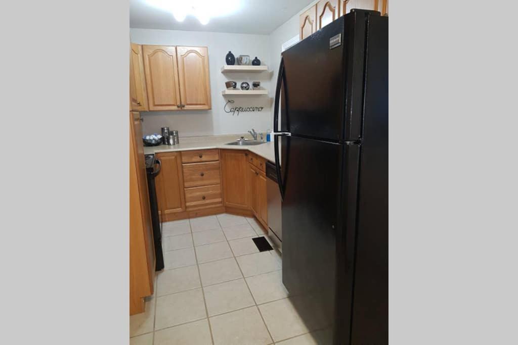 Sarnia's Hidden Gem - 3 BR/2 BA by College/Hwy/Arena