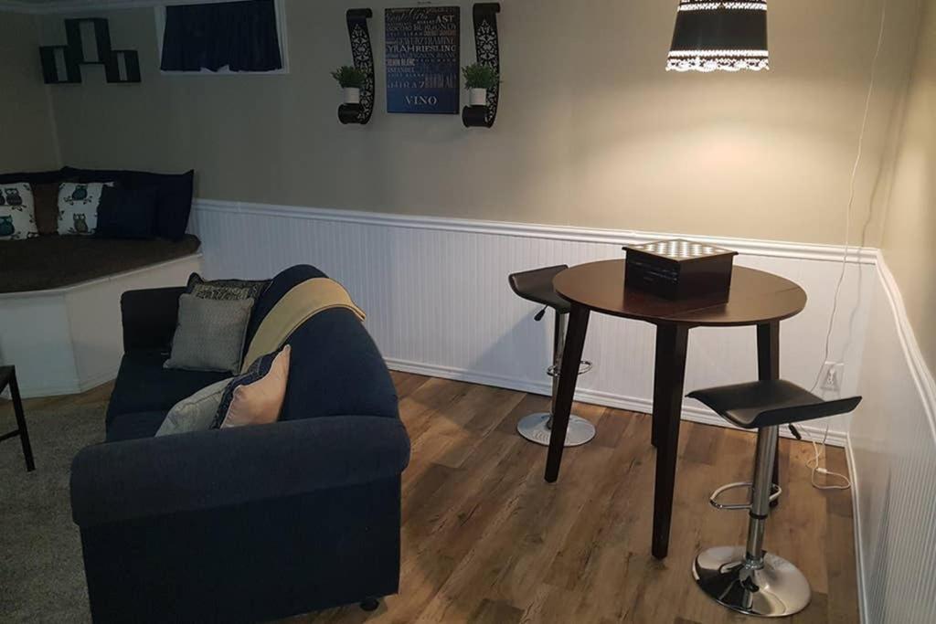 Sarnia's Hidden Gem - 3 BR/2 BA by College/Hwy/Arena