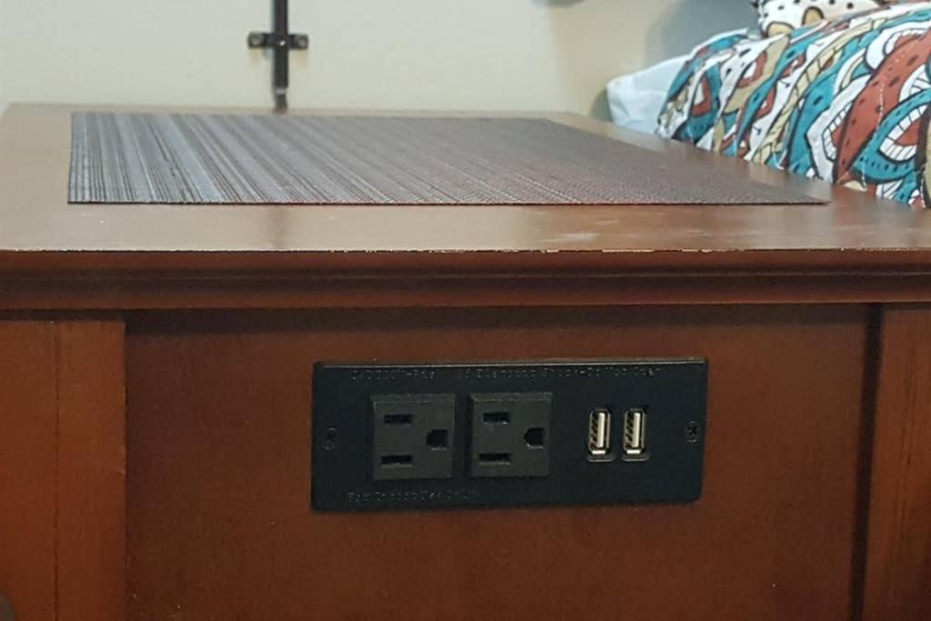 Sarnia's Hidden Gem - 3 BR/2 BA by College/Hwy/Arena