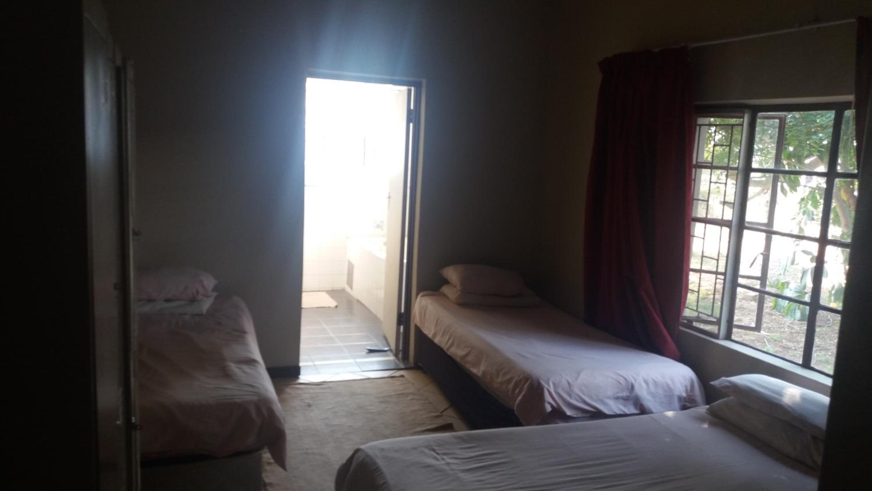 3 Single bedroom in farmhouse in Limpopo Province view 2