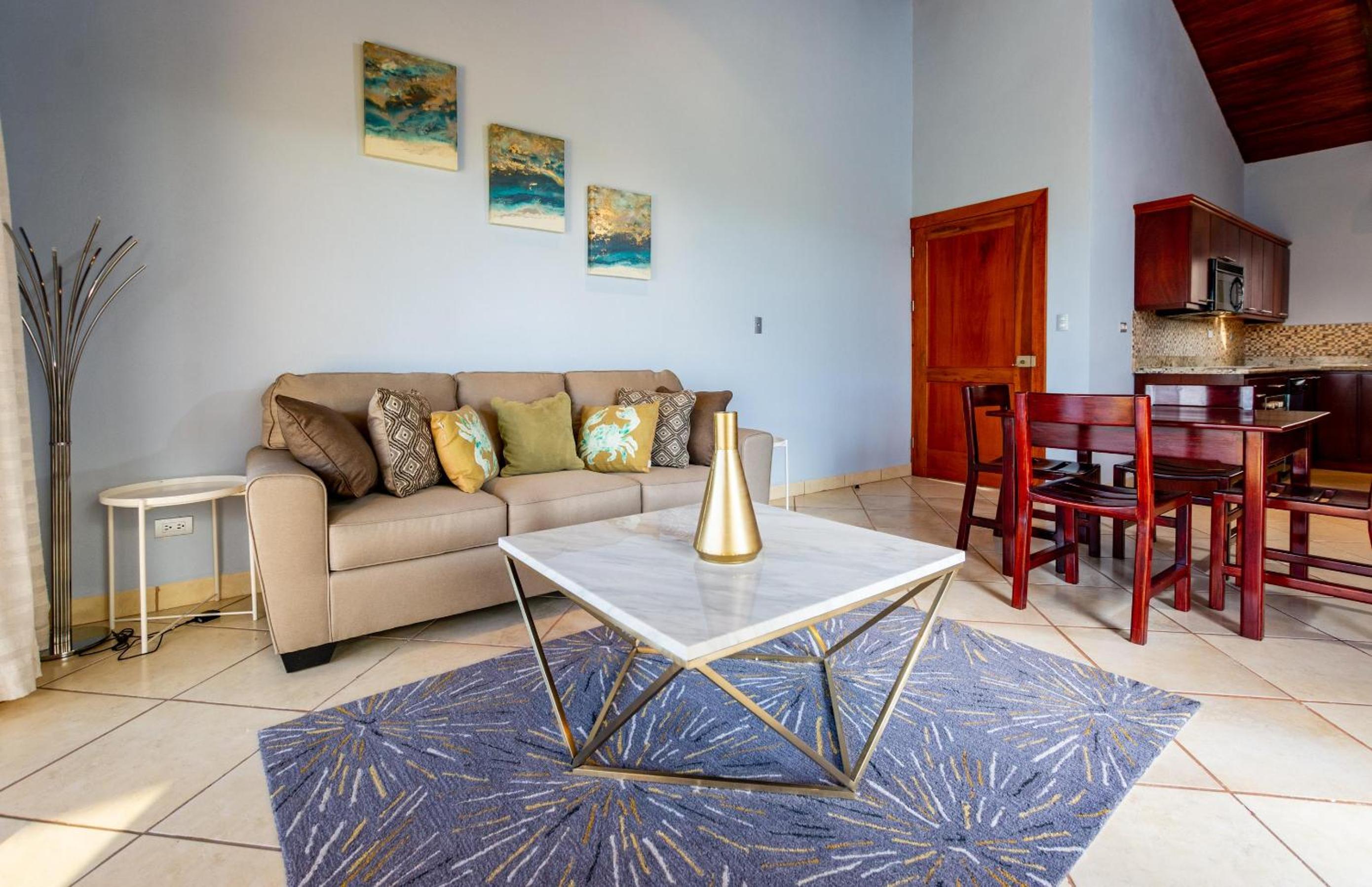 Modern, Immaculate Unit in Flamingo with Spectacular Ocean Views view 5