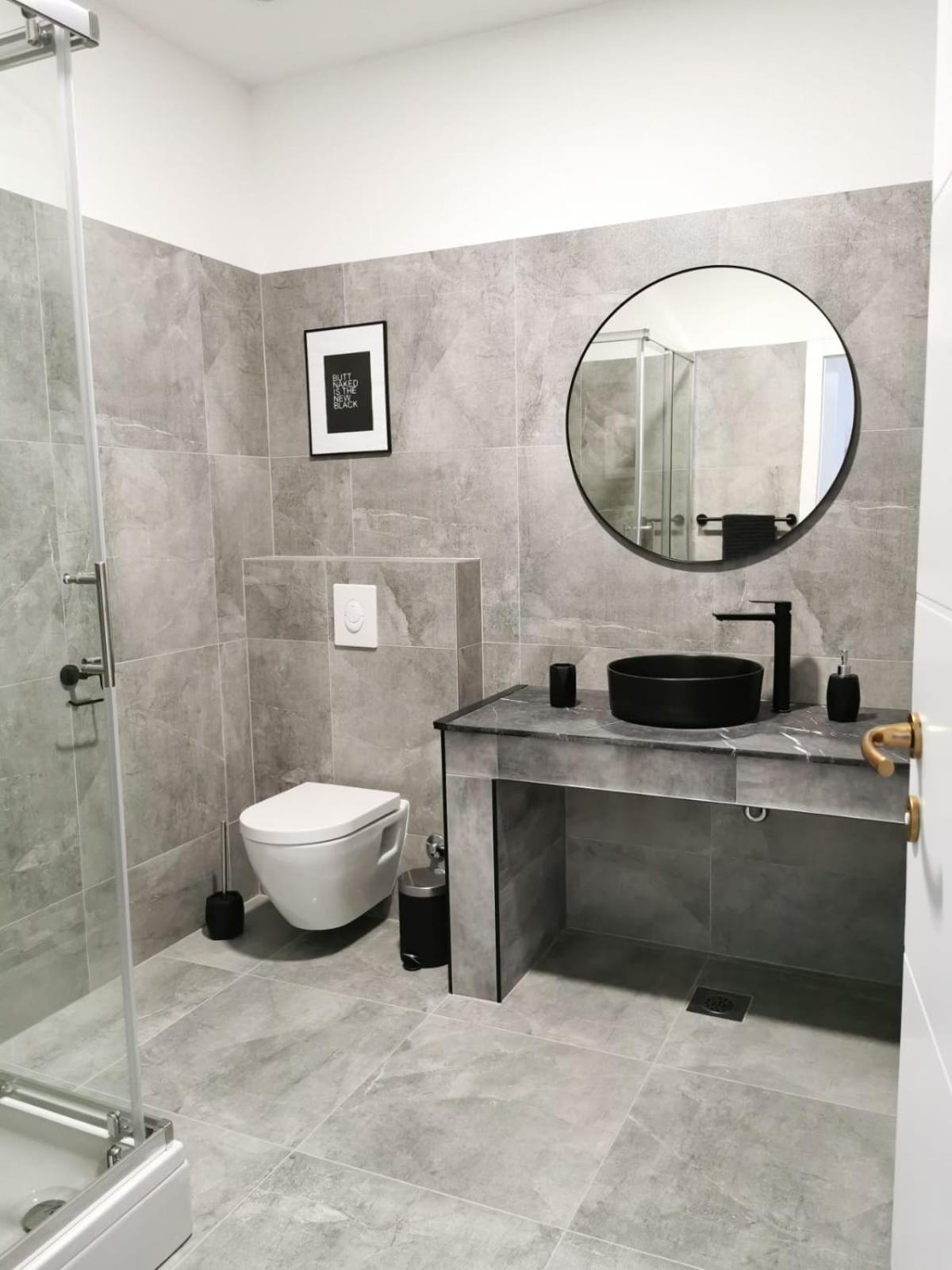 Litore en Pula — bathroom