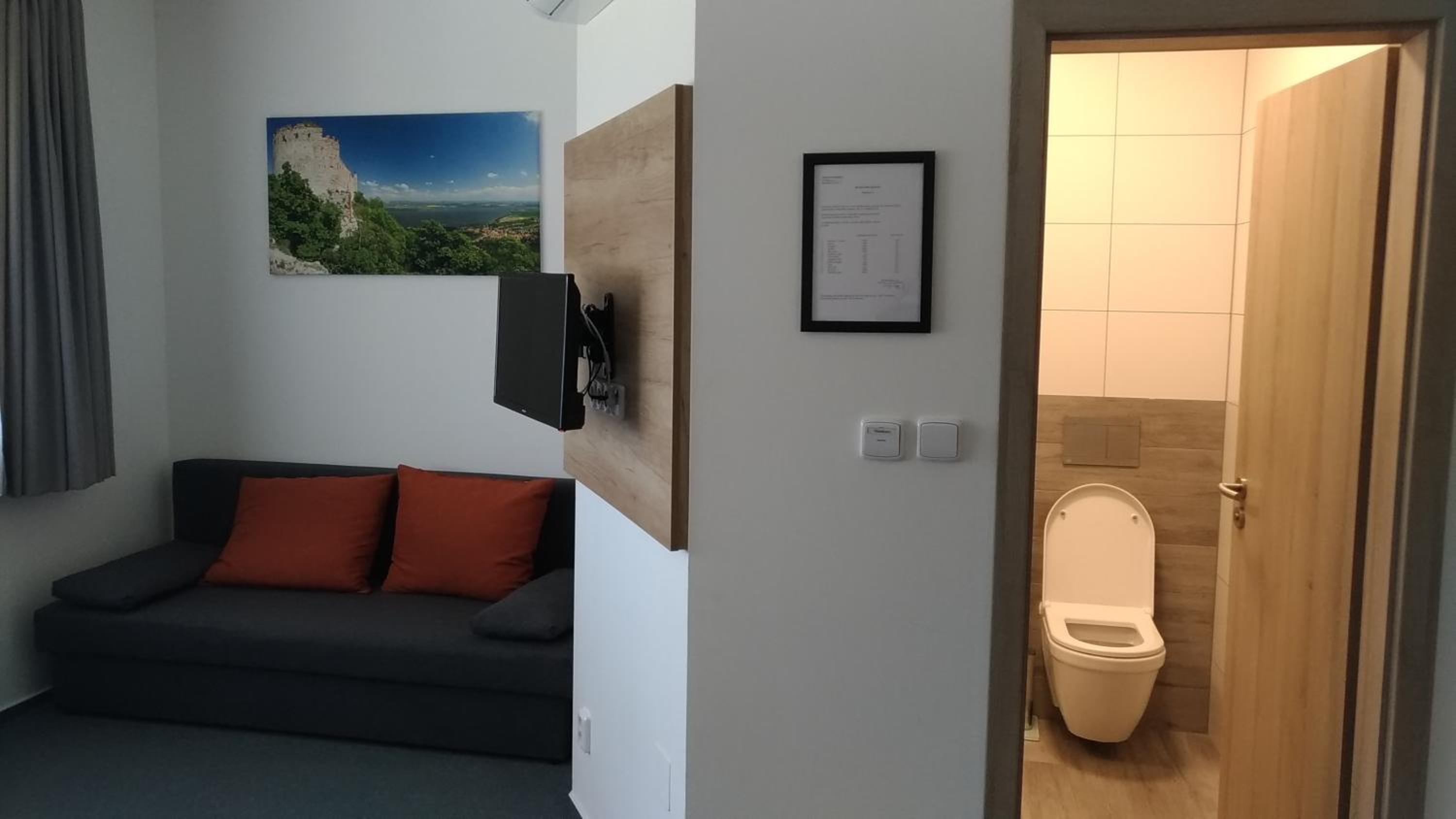 Penzion Kometa - rodinný pobyt u Novomlýnských jezer s komfortem, restaurací a dětskou zónou