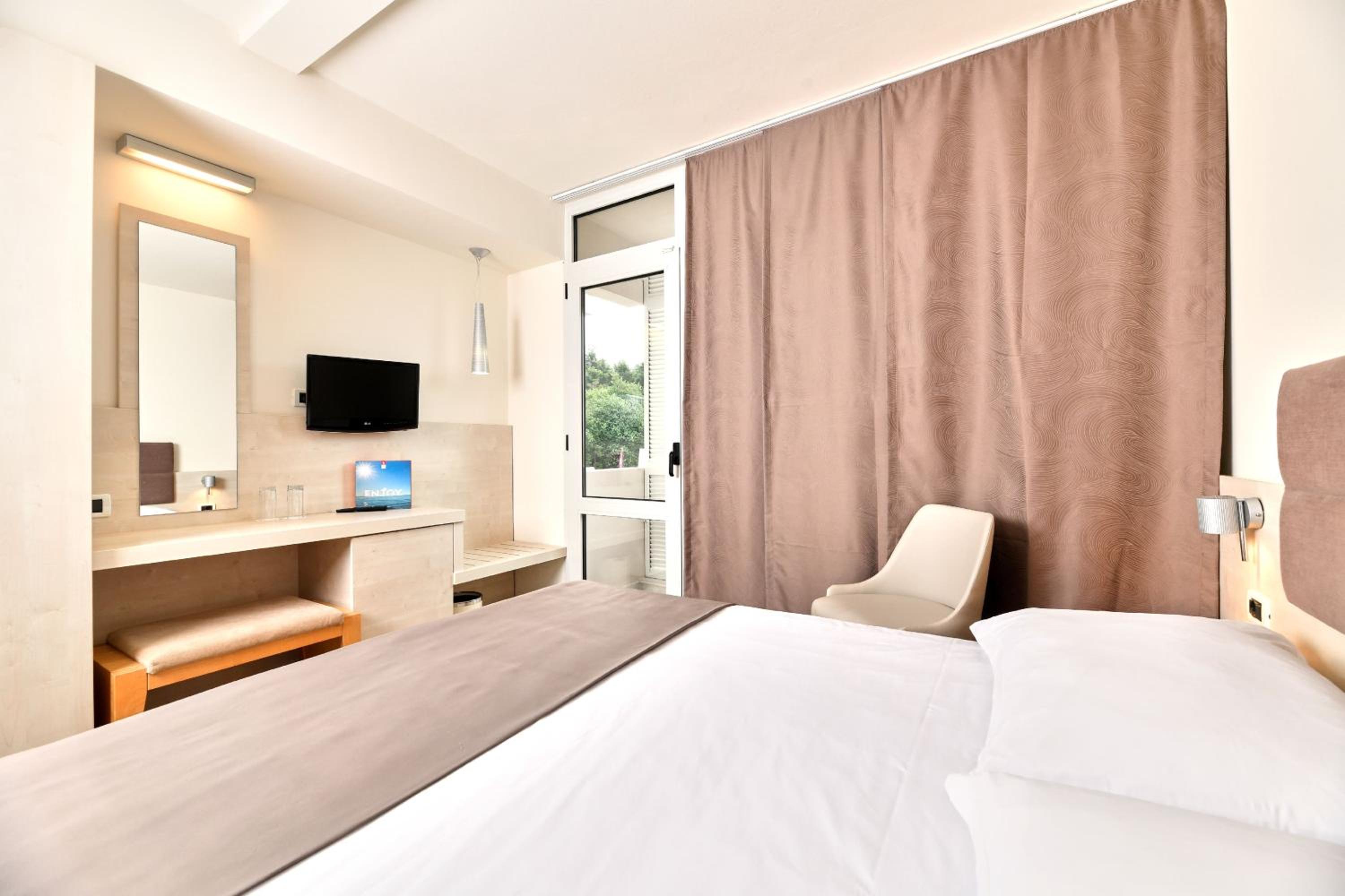 Hotel Mediteran Plava Laguna - Property Image 4