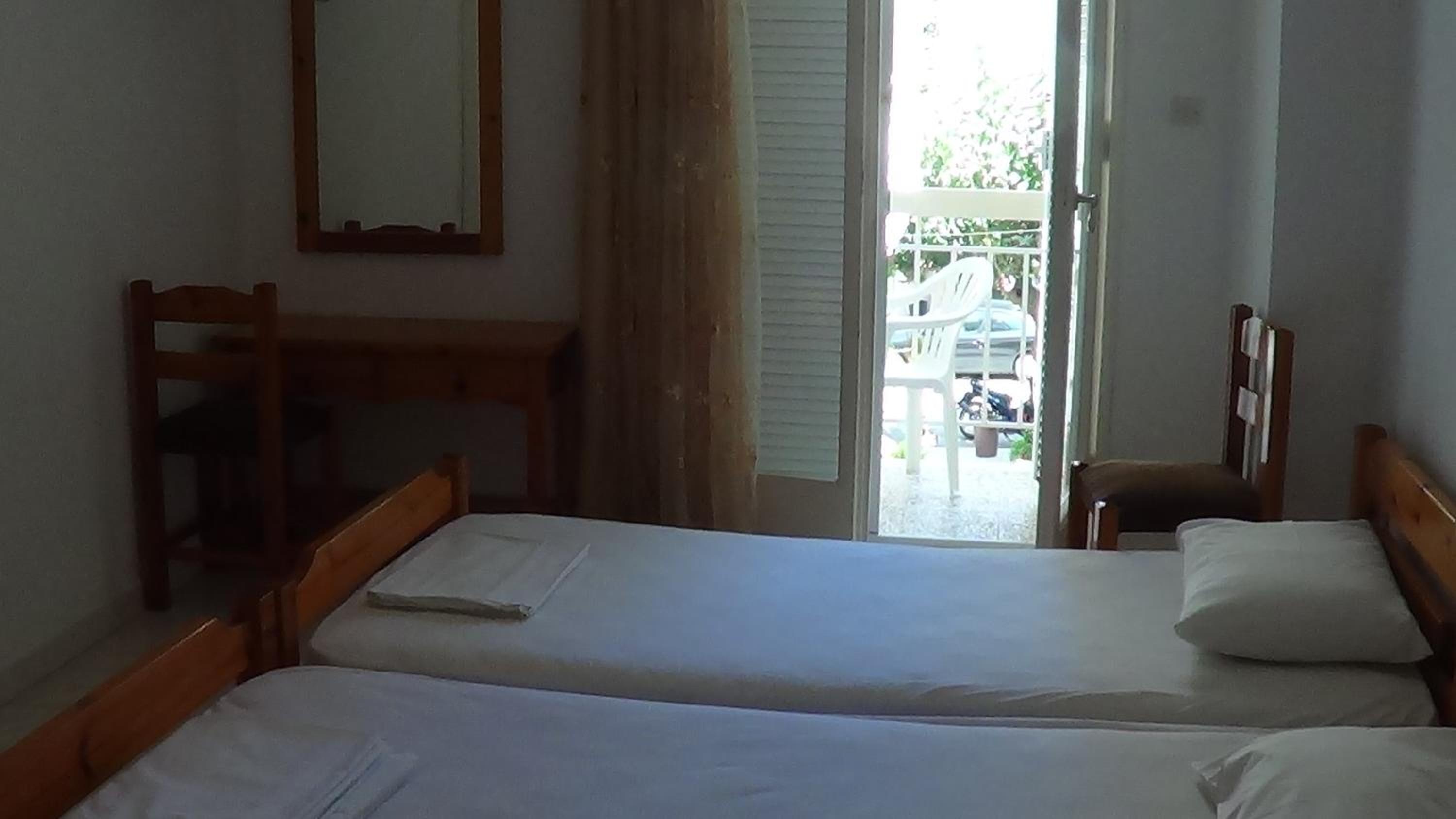 Mouroukis Rooms