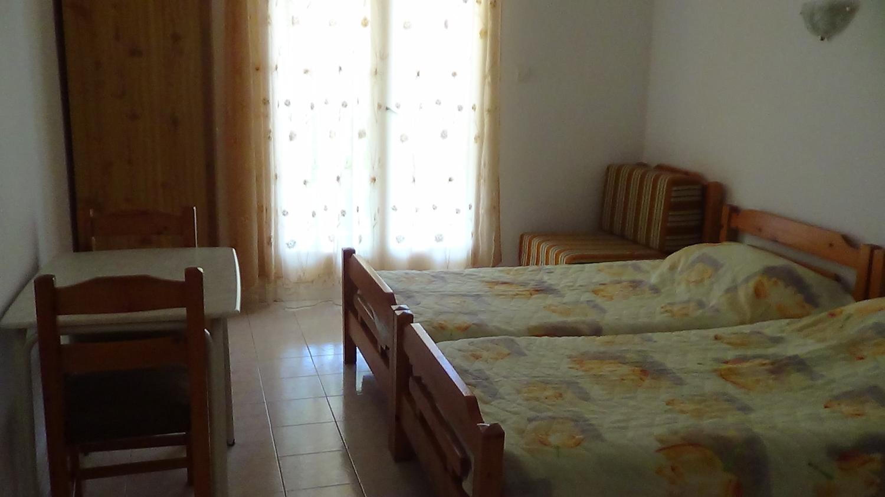 Mouroukis Rooms