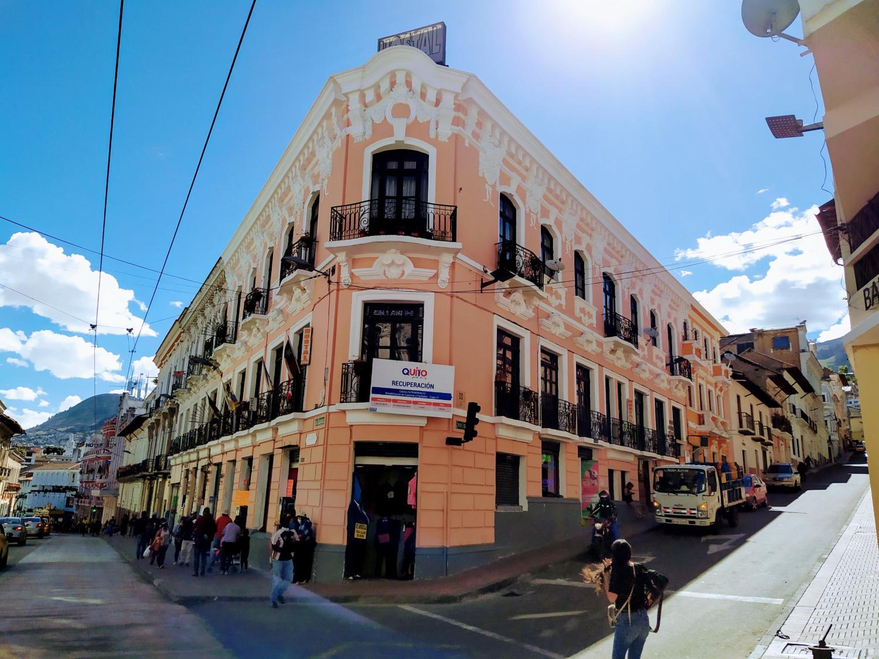 Hostal Latitud Ecuem