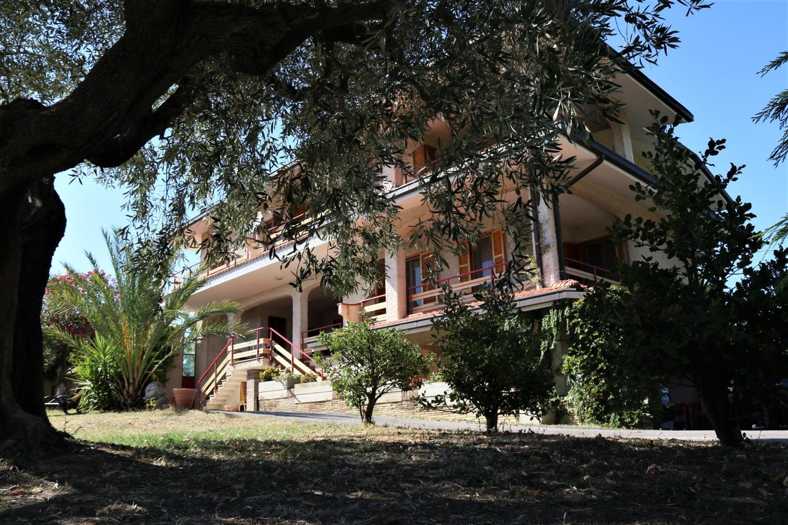 L'Oleandro view 5