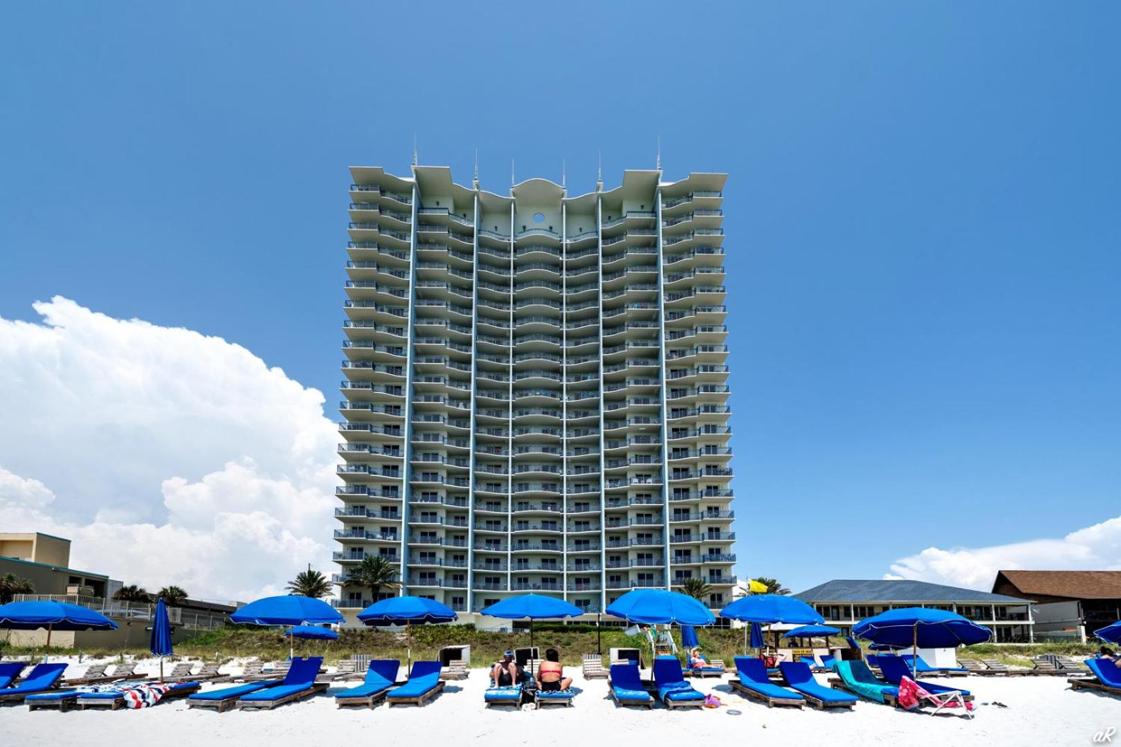 Hotel Gorgeous Oceanfront Condo with BBQ - Image 1