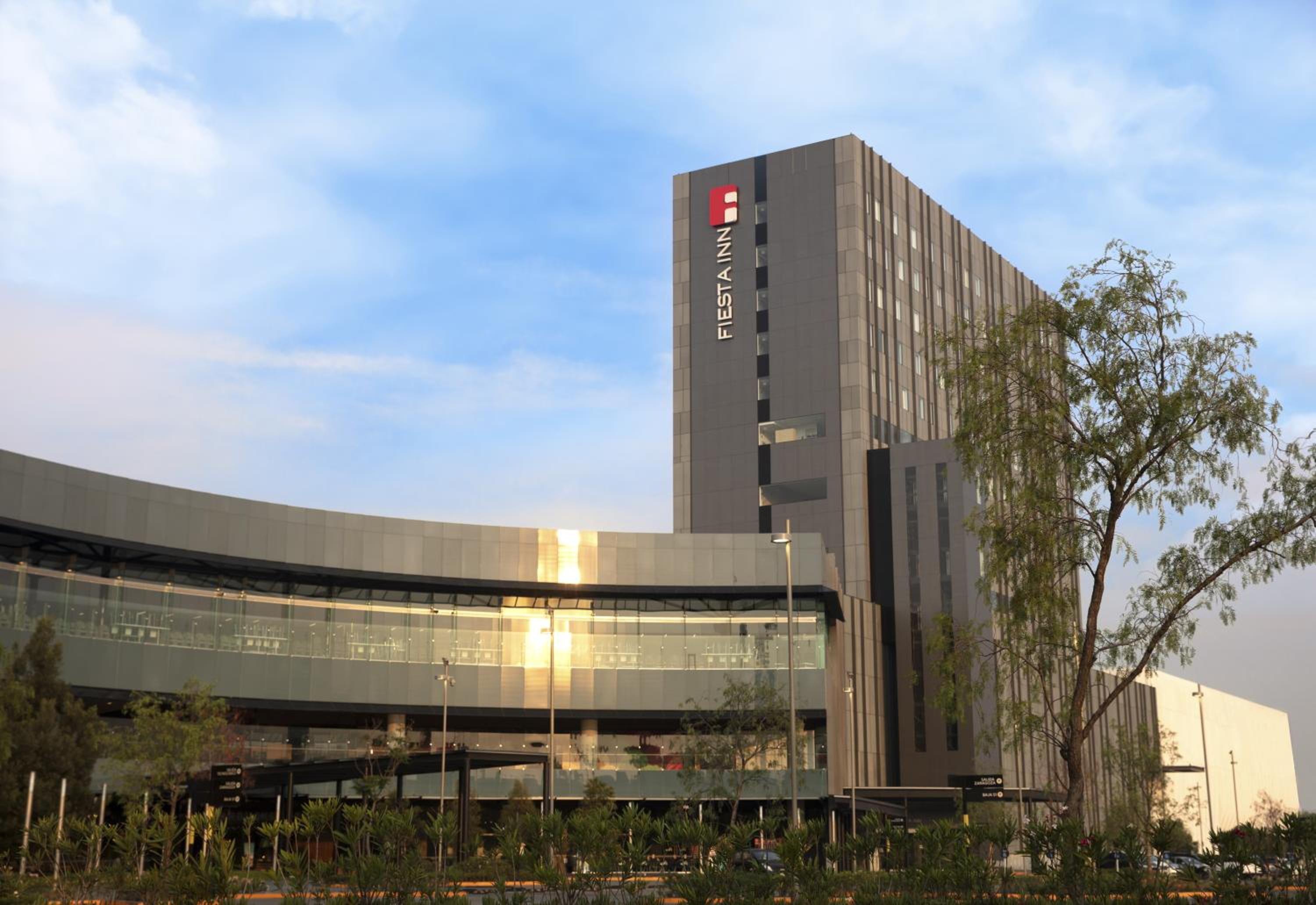 Hotel Fiesta Inn Parque Puebla - Image 1