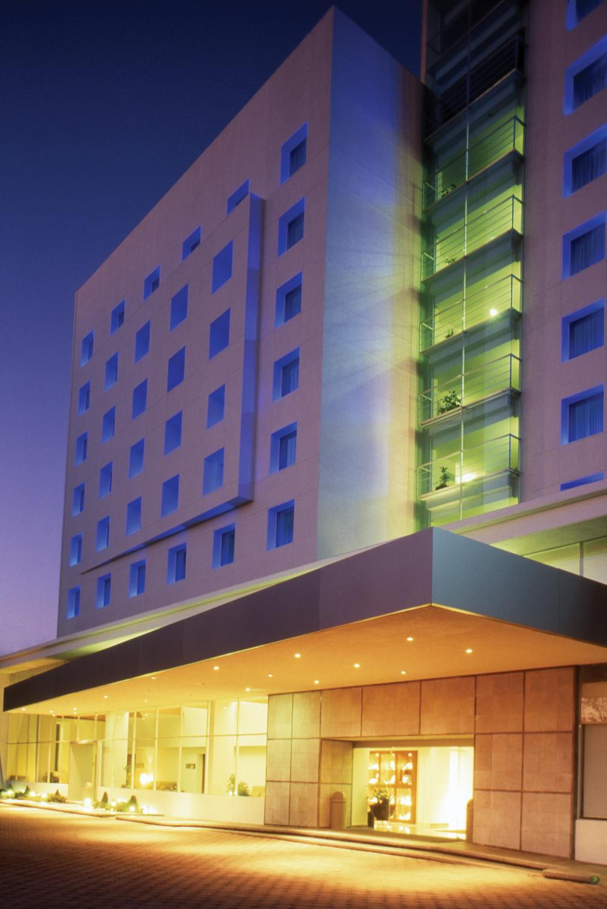 Hotel Fiesta Inn Puebla Finsa - Image 1