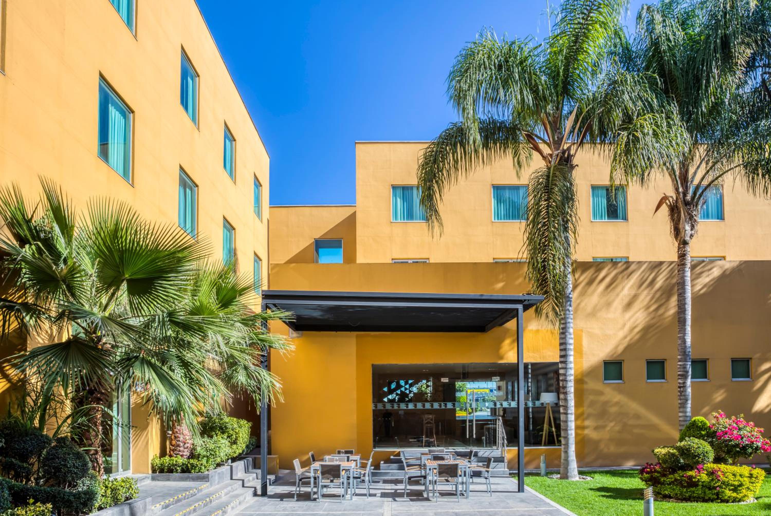 Hotel Fiesta Inn San Luis Potosi Oriente - Image 1