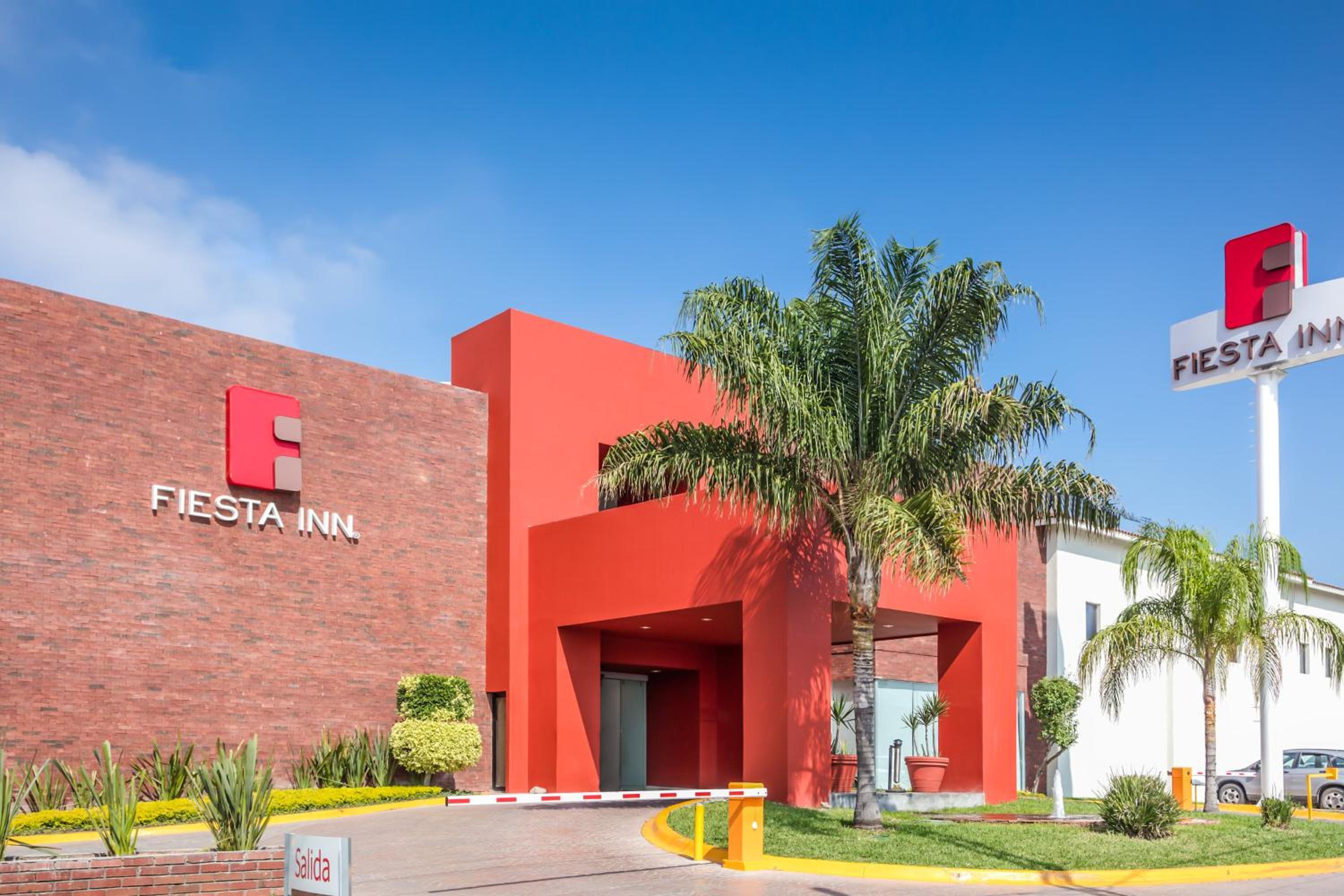 Hotel Fiesta Inn Monterrey la Fe - Image 1