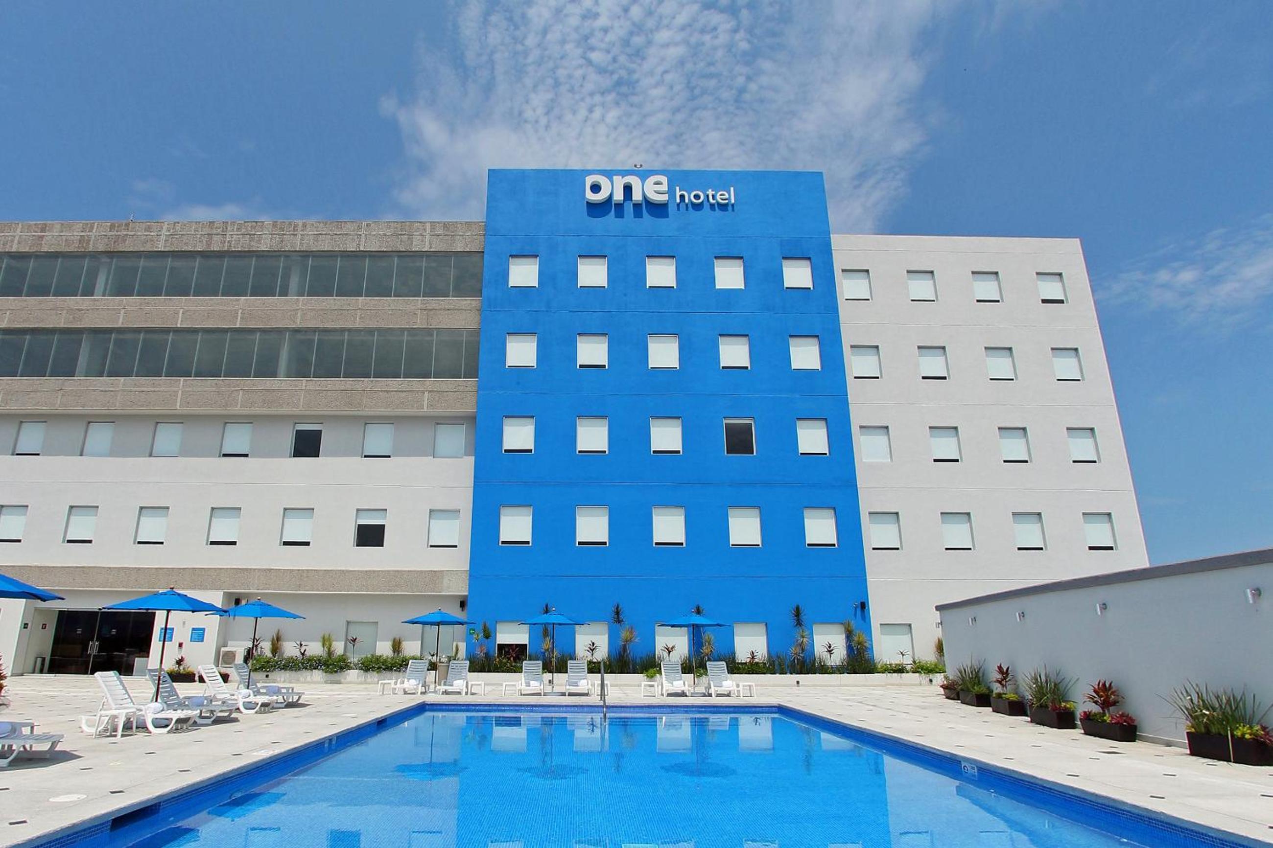 Puerto Vallarta Vacations - One Puerto Vallarta Aeropuerto - Property Image 1