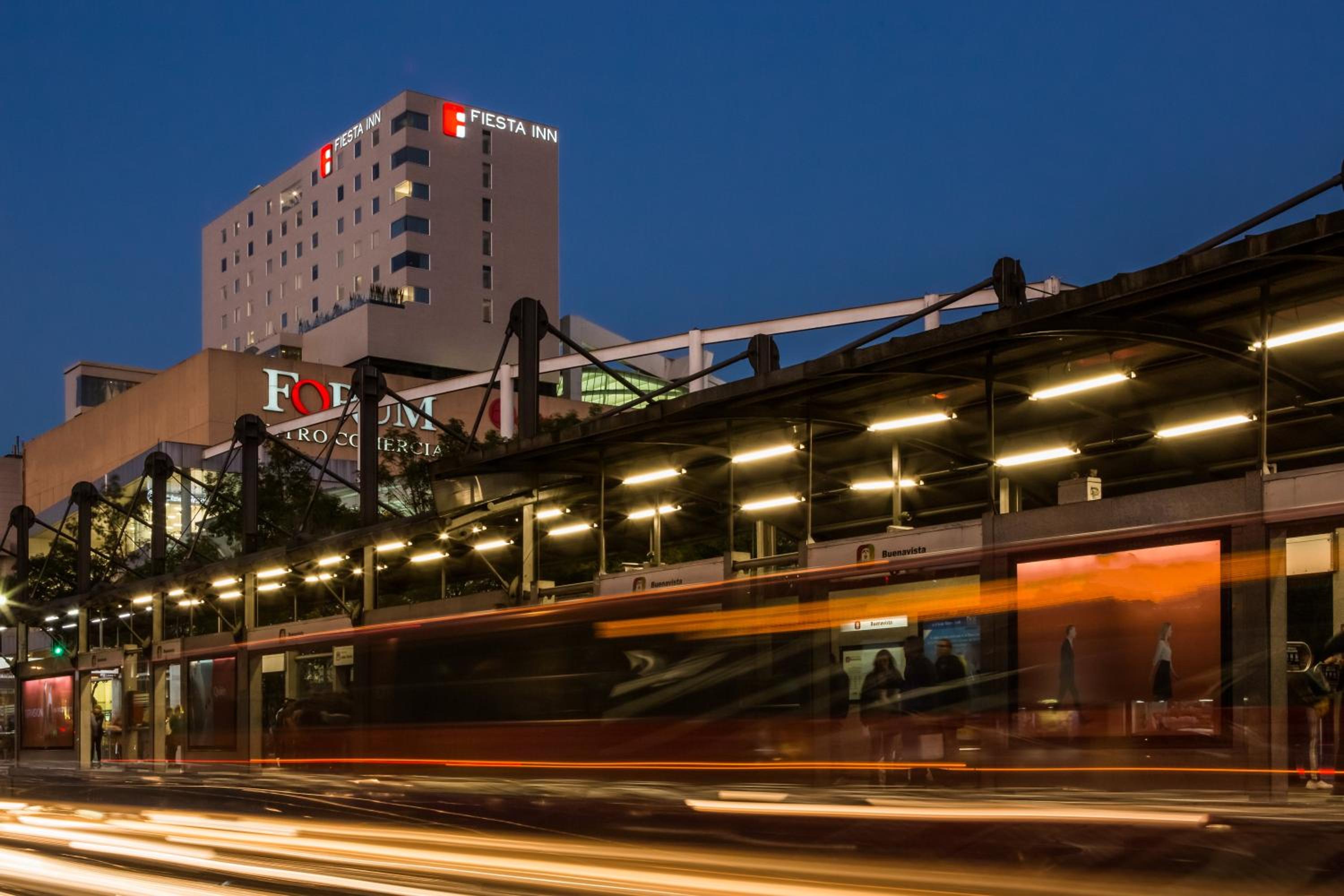 Hotel Fiesta Inn Ciudad de Mexico Forum Buenavista - Image 1
