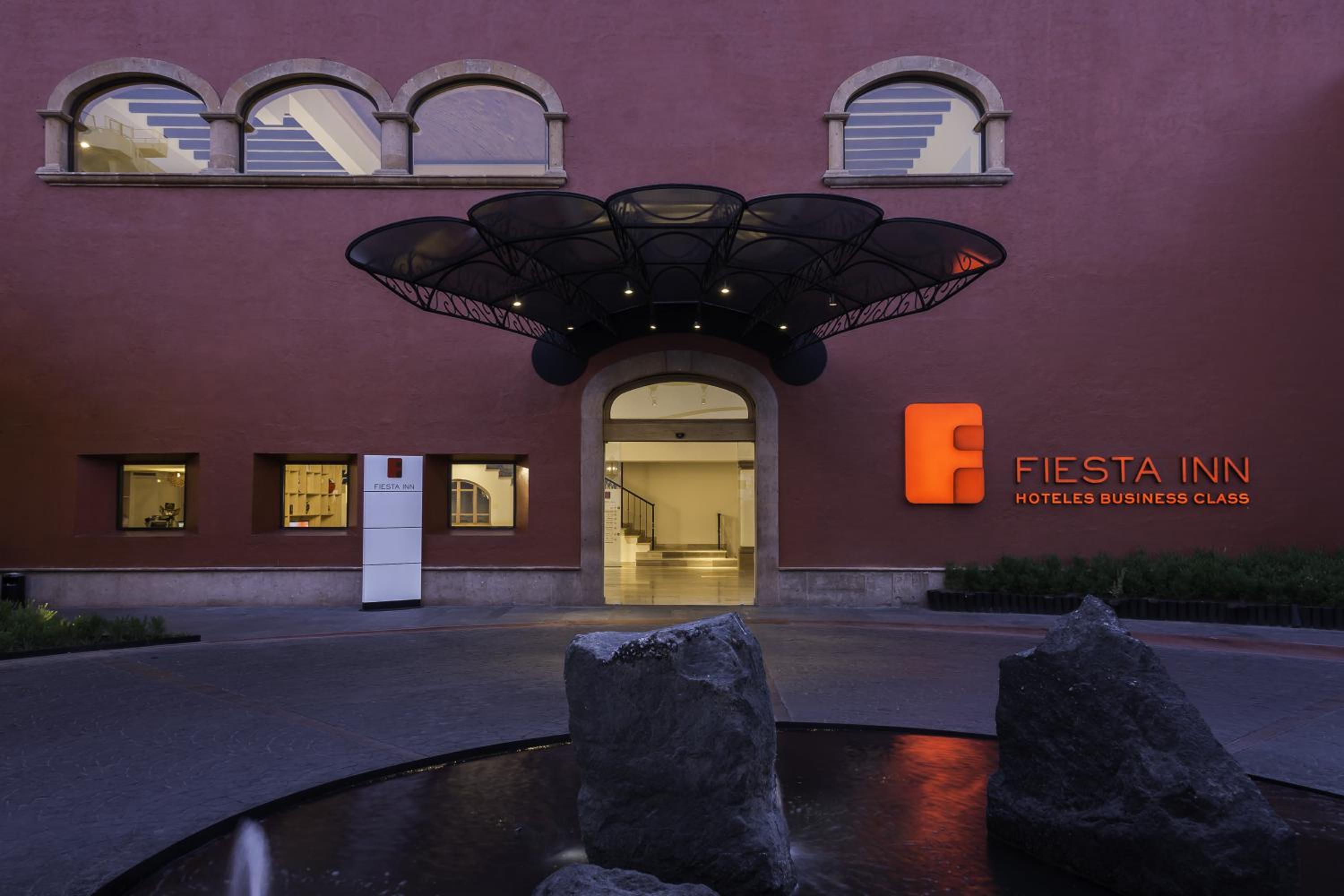 Hotel Fiesta Inn Queretaro - Image 1