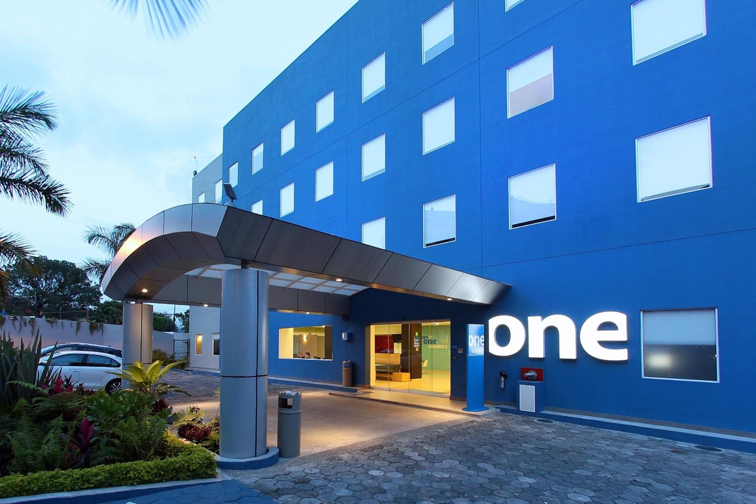 Hotel One Cuernavaca - Image 1