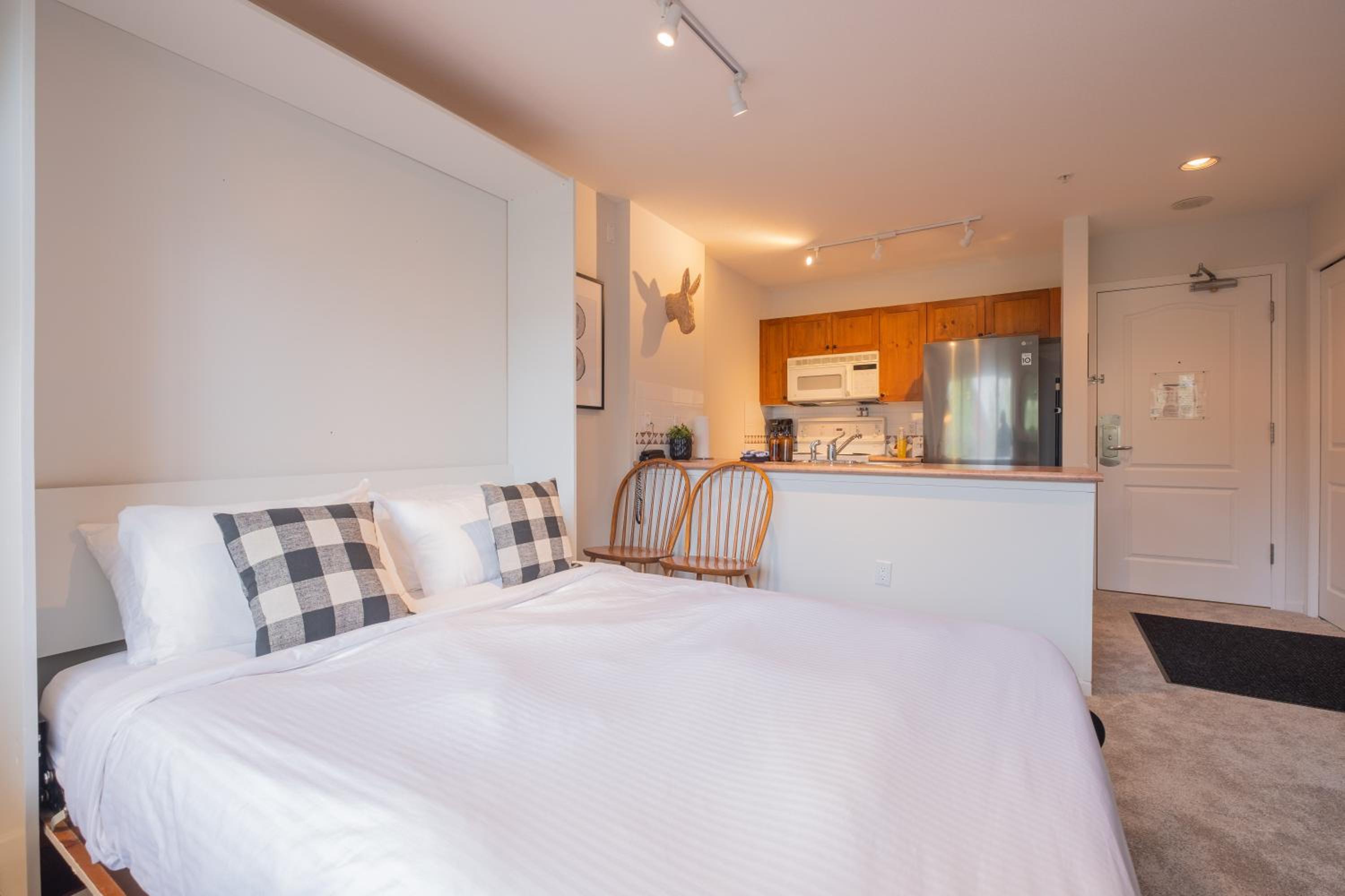 Eagle Lodge by Outpost Whistler - Image 4