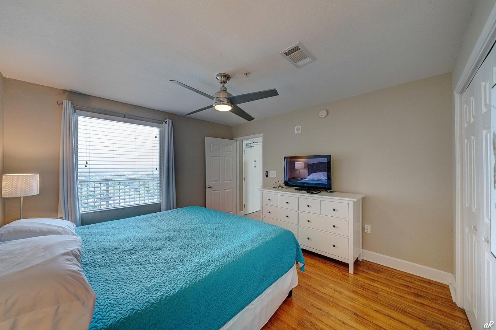 Amazing Sunset Oceanfront Condo