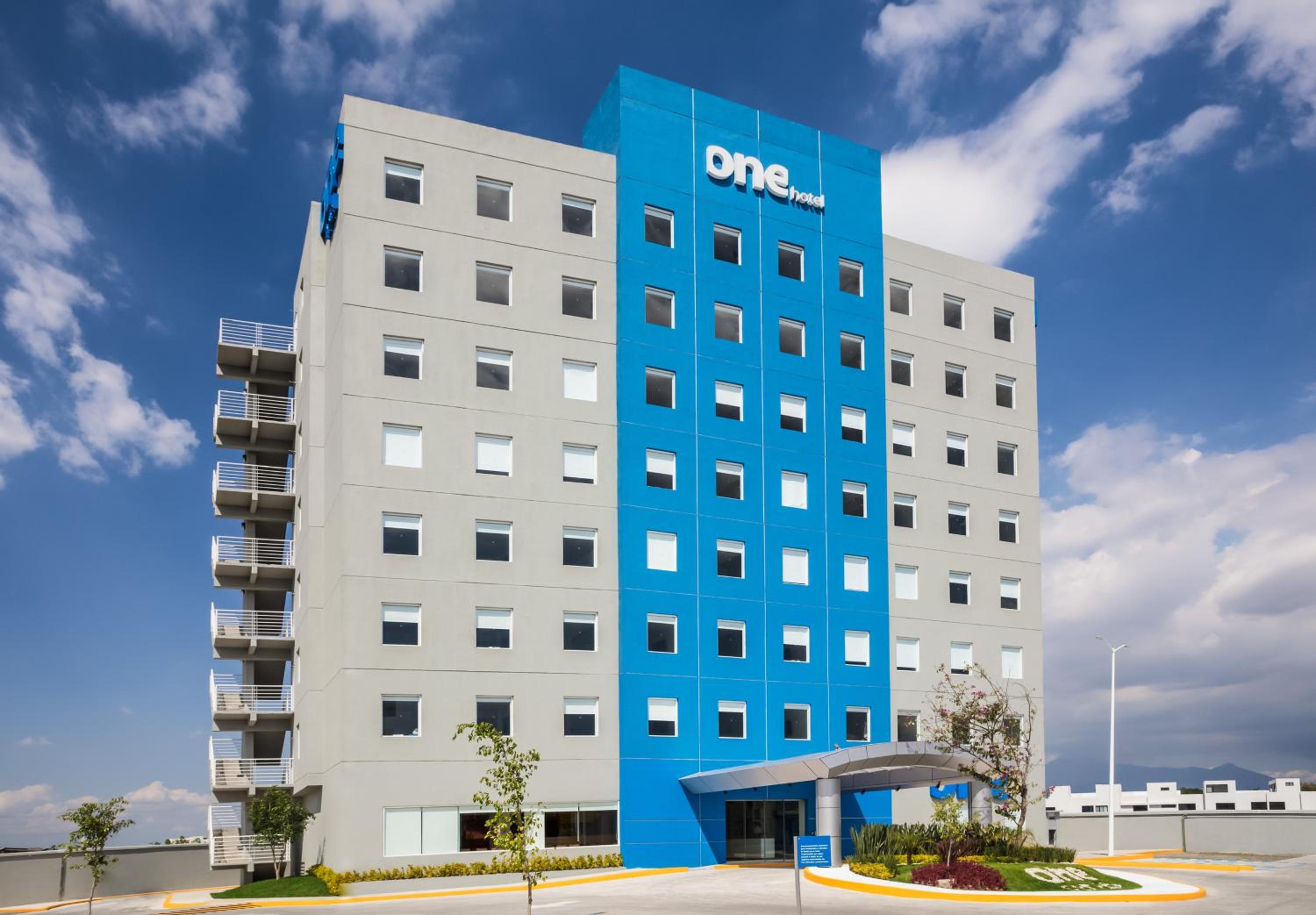 Hotel One Puebla Serdan - Image 1