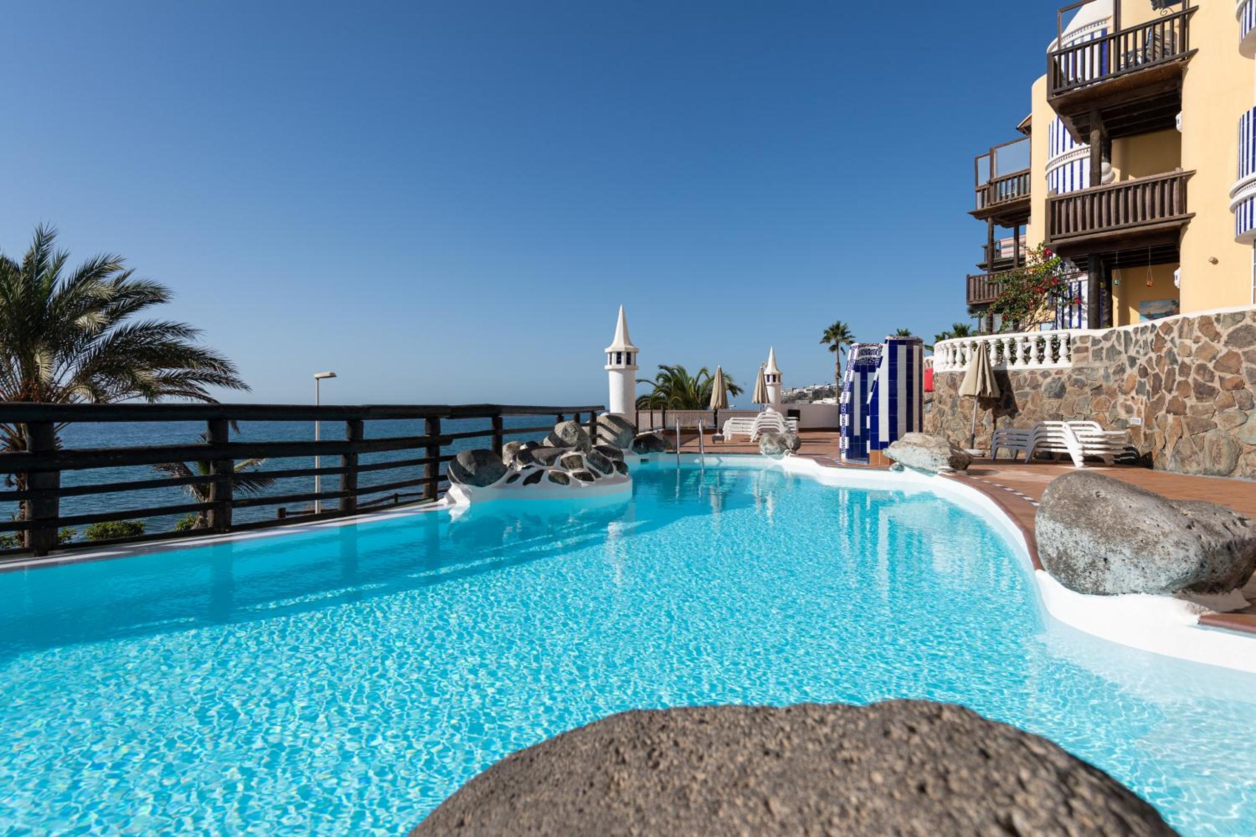 Altamar 52 with terrace & pool By CanariasGetaway view 3