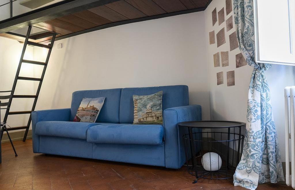 Fuga d'archi en Siena — hotel room