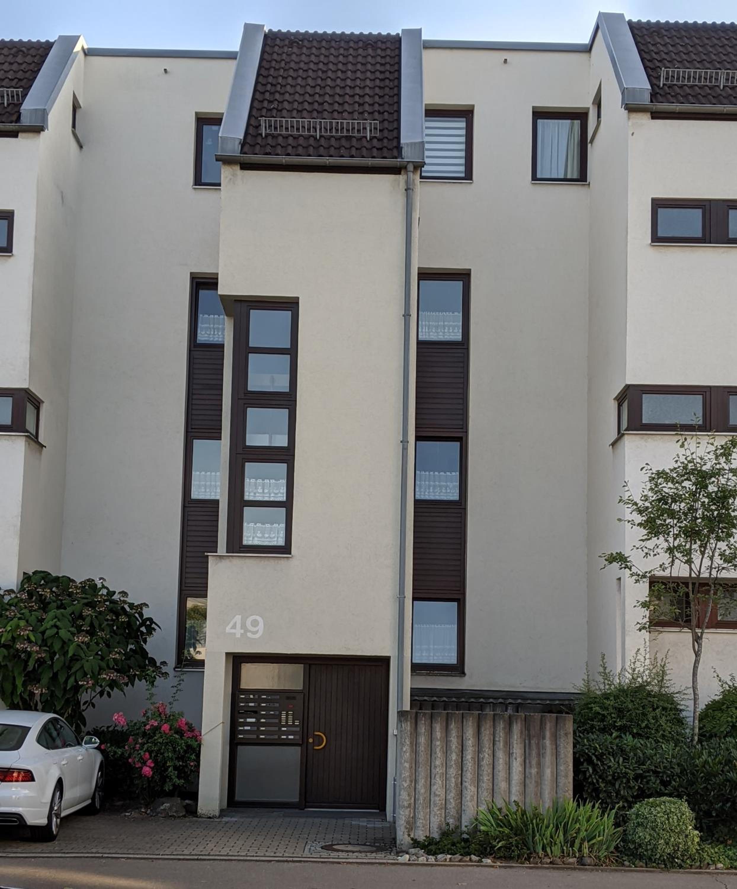Apartment with parking garage
