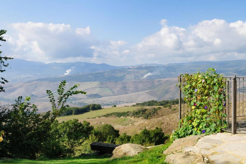 Girasole Cottage overlooking the Orcia valley in Tuscany view 2